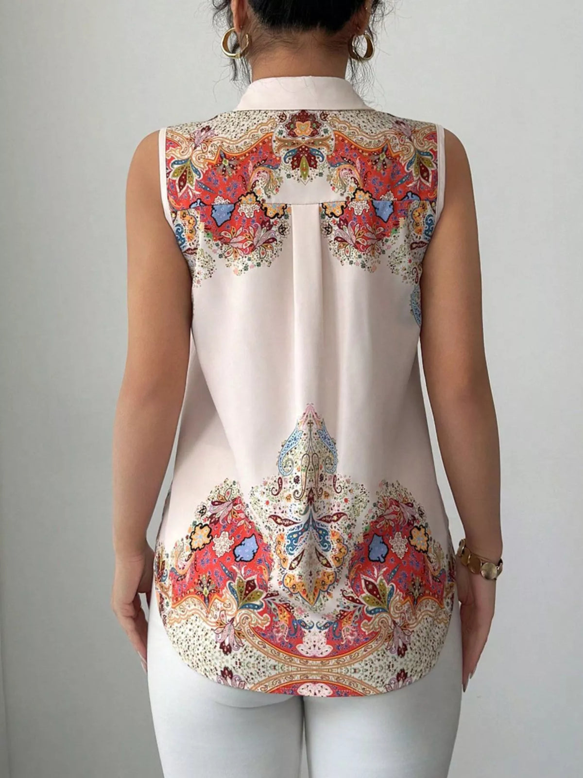 Collar detail on a button up sleeveless shirt