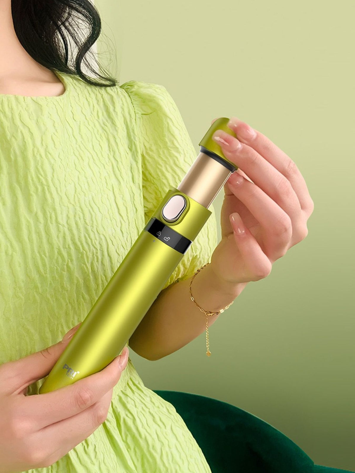 Curling iron creating curls demonstration