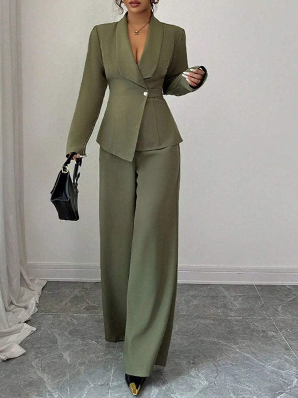 Coordinated blazer set profile