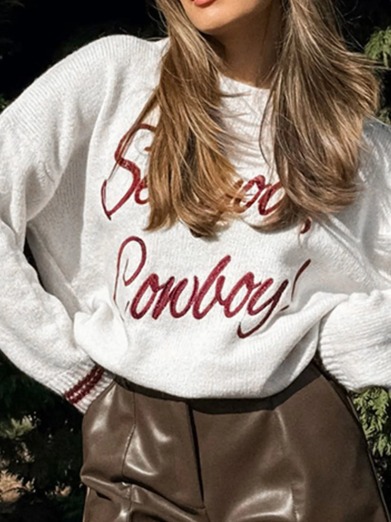 Letter hem round neck sweater front view