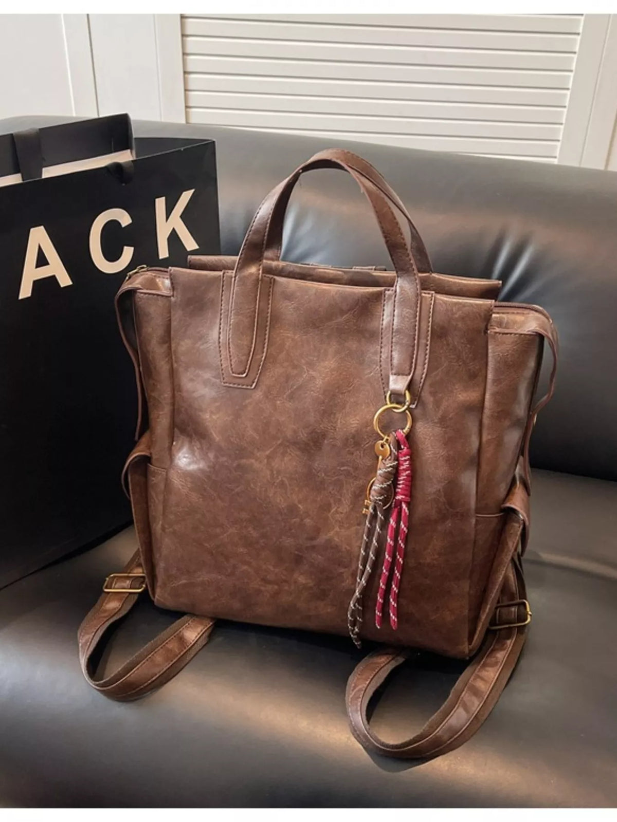 Vintage leather convertible backpack full look