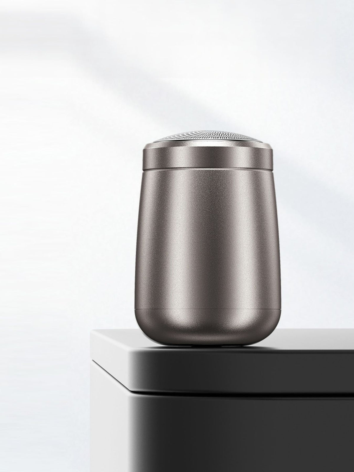 Mini shaver head close up