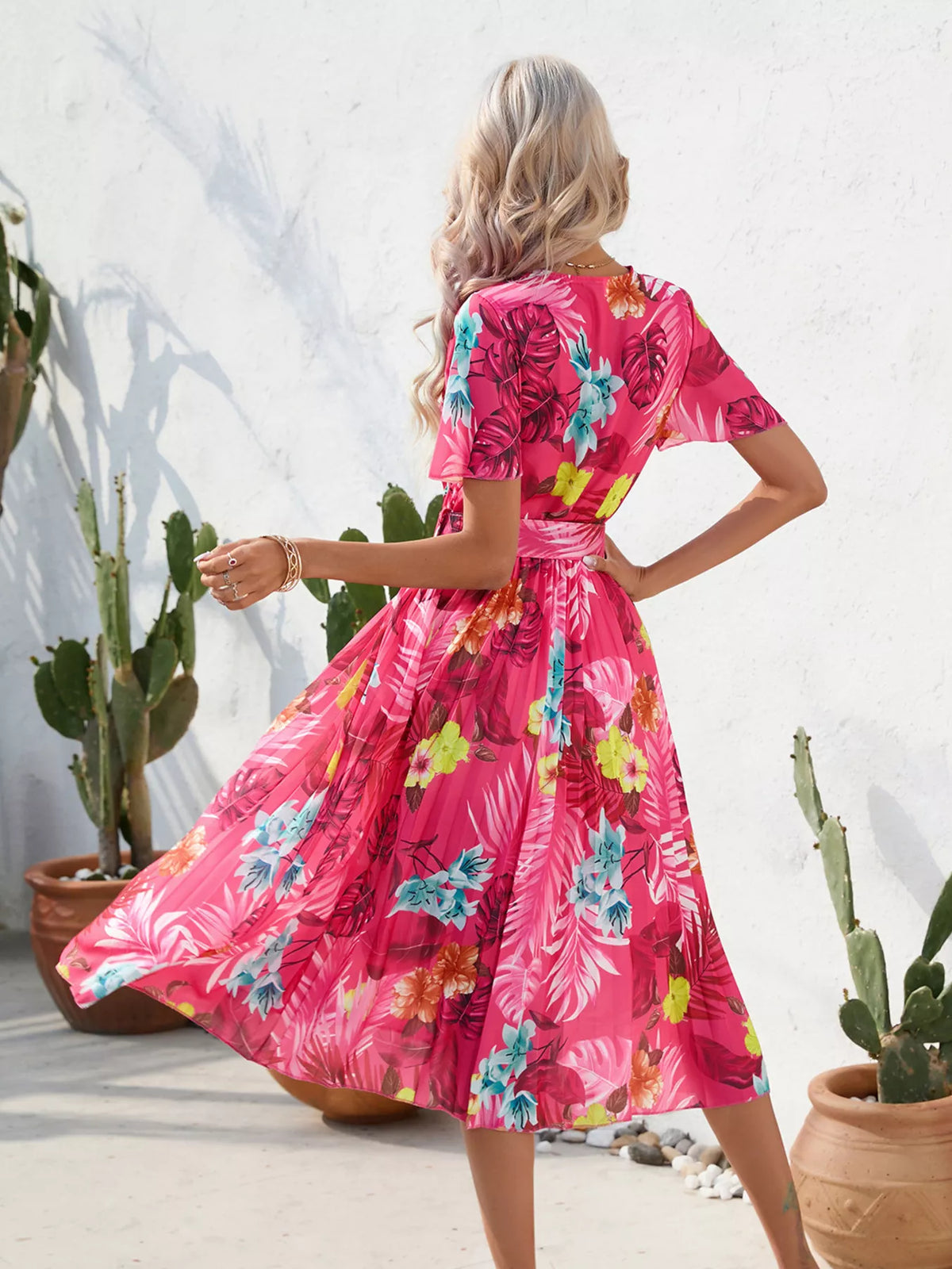 Pleat detail on the midi skirt