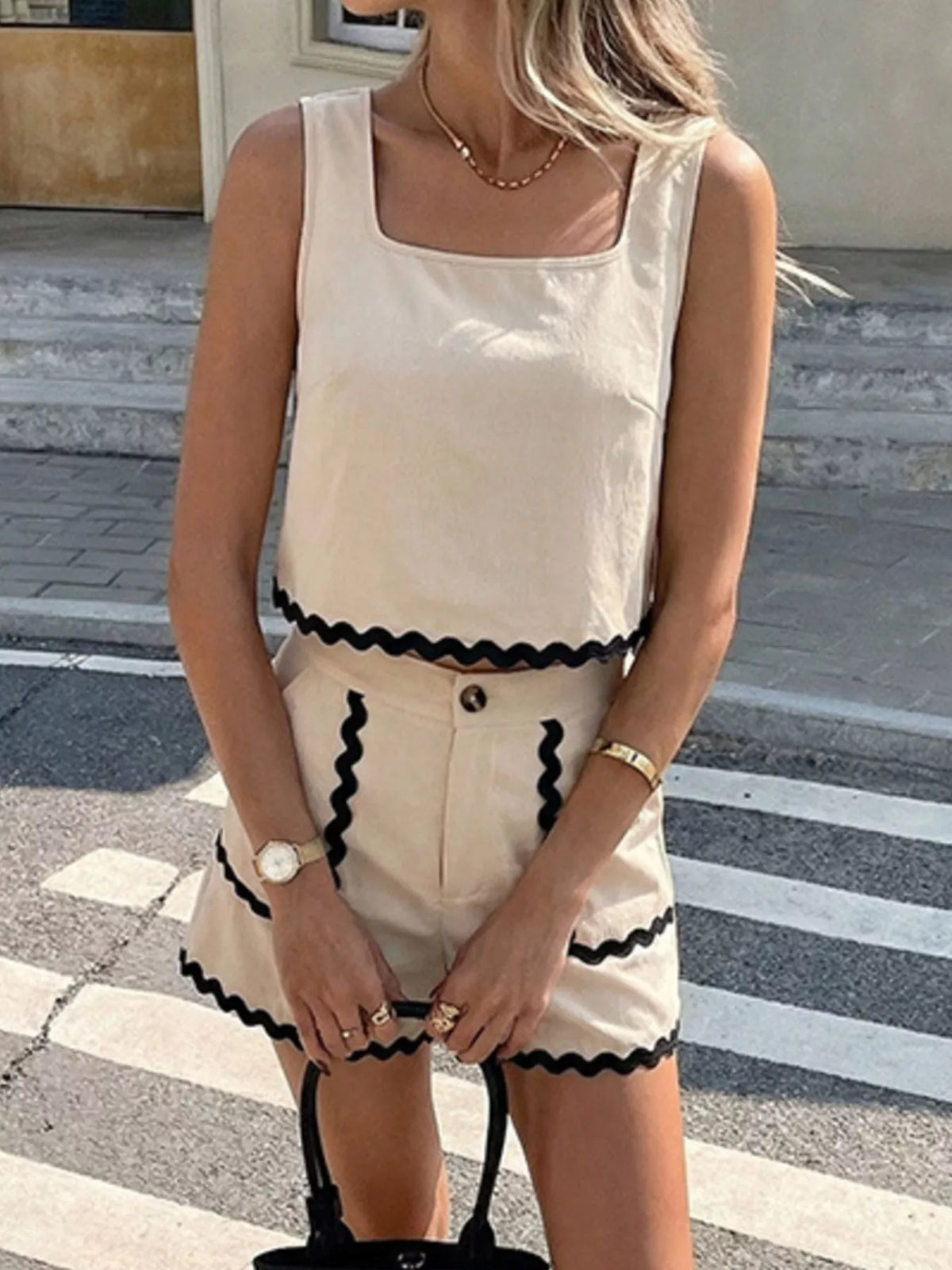 Scalloped edge tank and shorts matching set detail