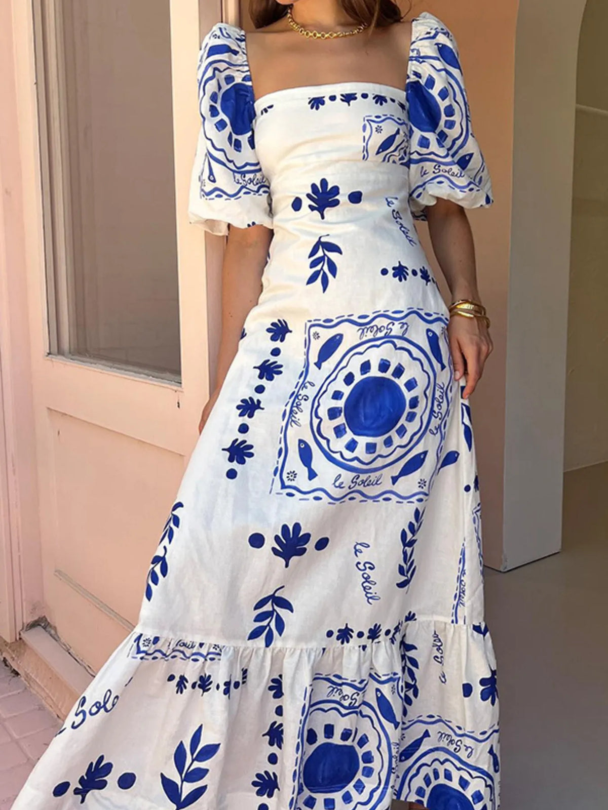 Floral maxi dress skirt movement