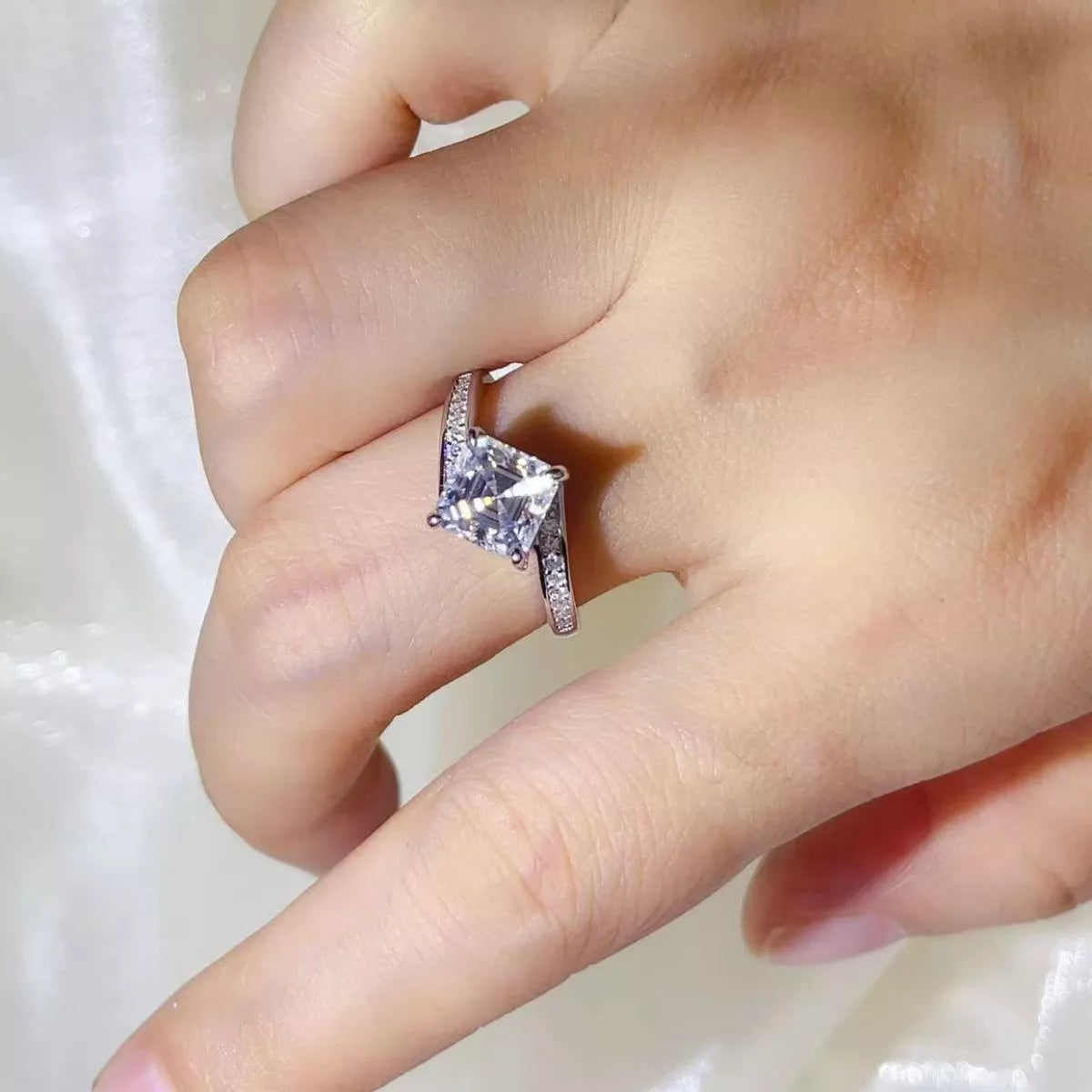 Starglow 2 carat moissanite ring in 925 sterling silver