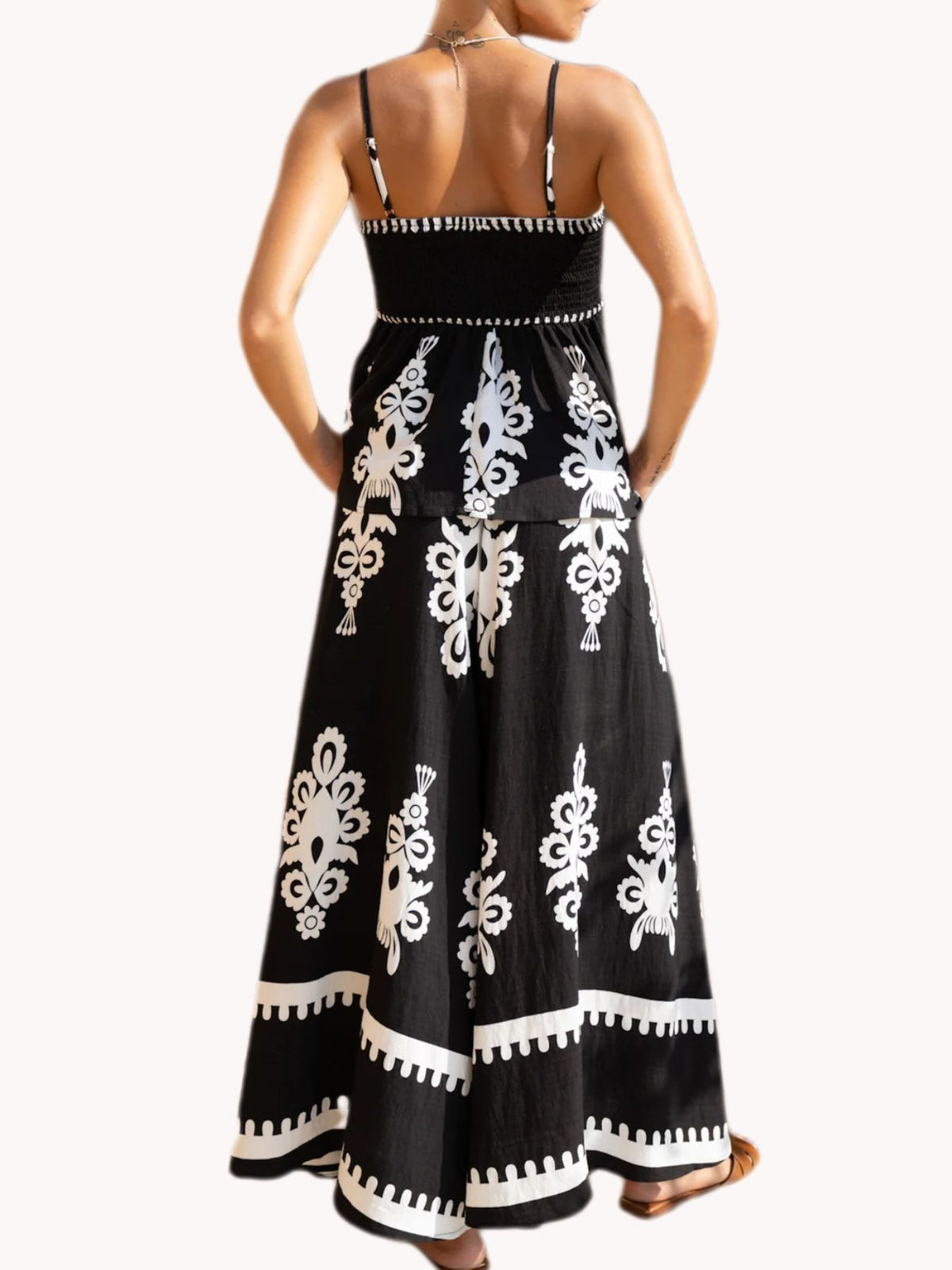 Printed wide leg pants set worn front