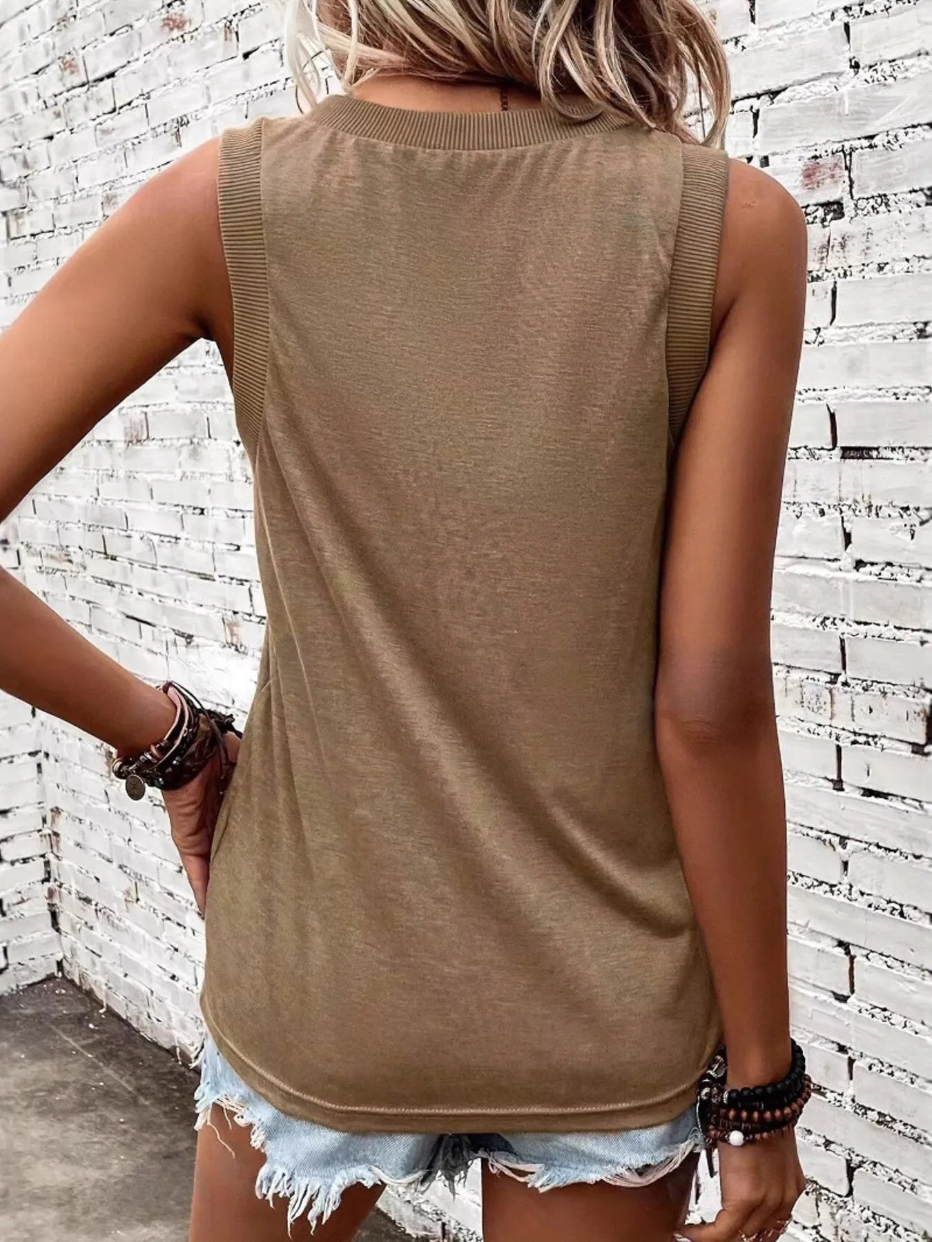 V-Neck Tank - Fashorio