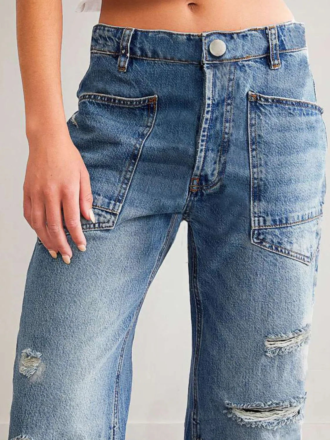High waist buttoned distressed jeans