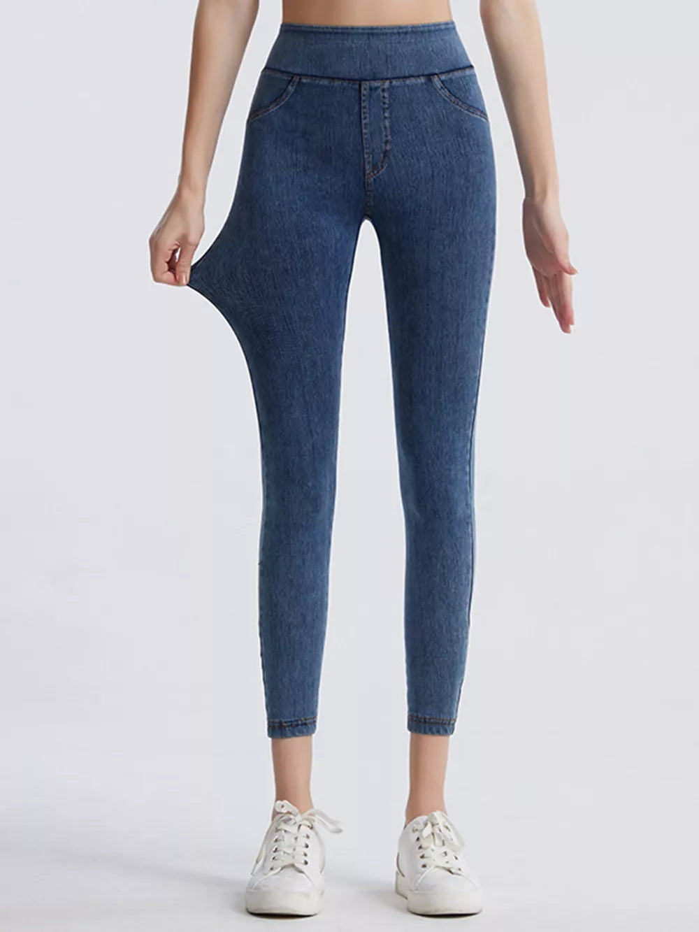 Sports leggings waistband detail