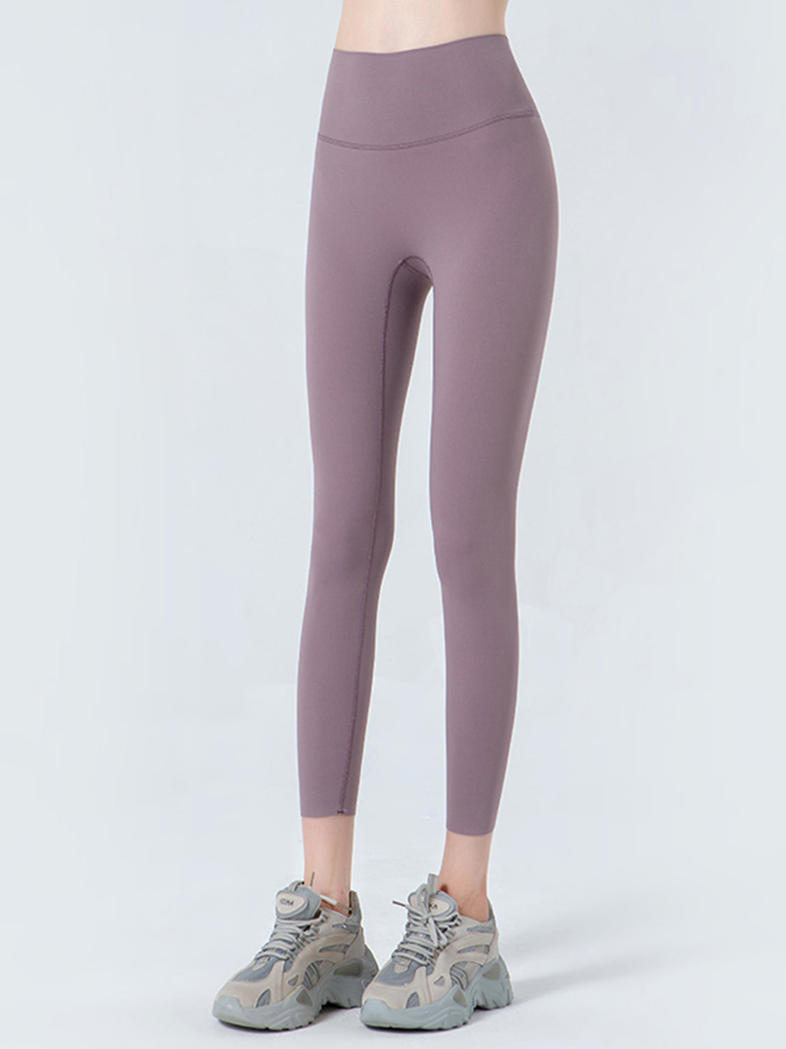 Wide waistband cropped sports leggings back view 18