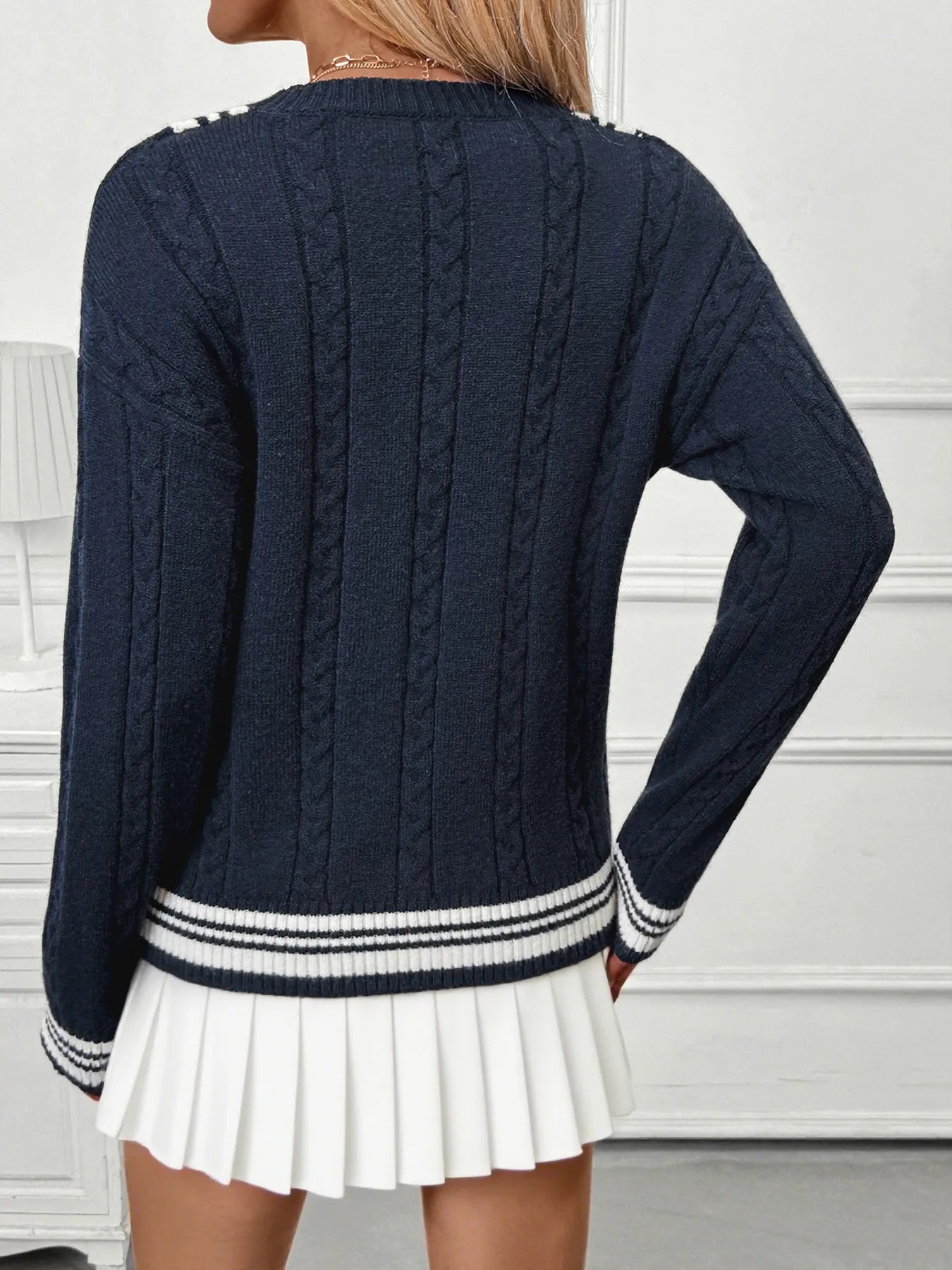 Contrast Striped V-Neck Sweater - Fashorio