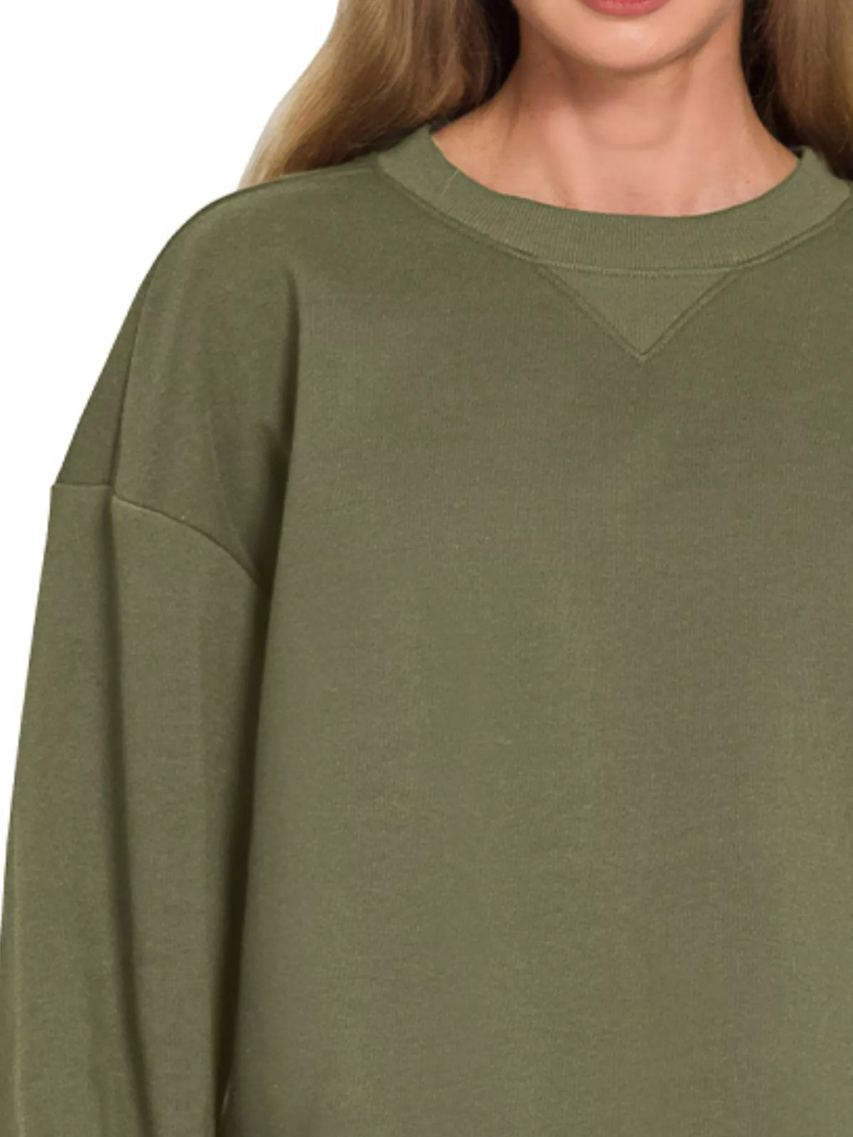 Fleece sweatshirt and shorts set detail