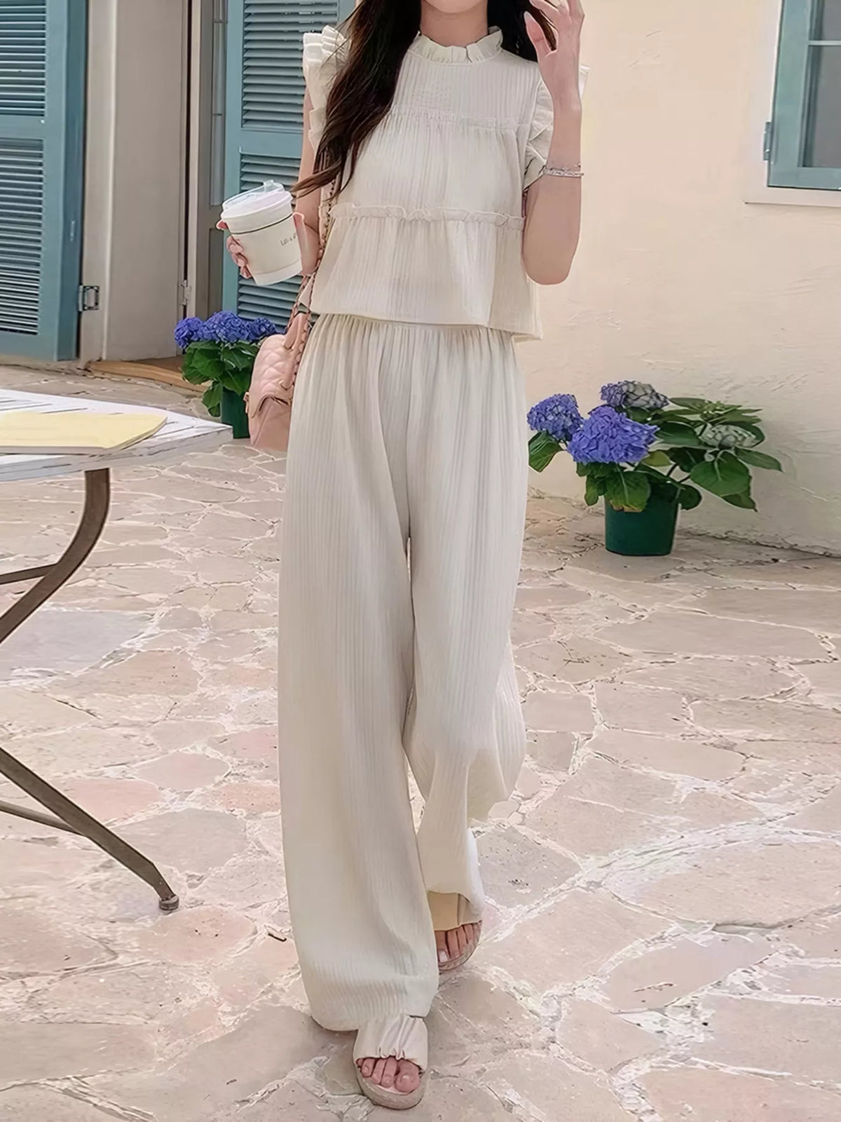 Coordinated sleeveless top and pants set side view