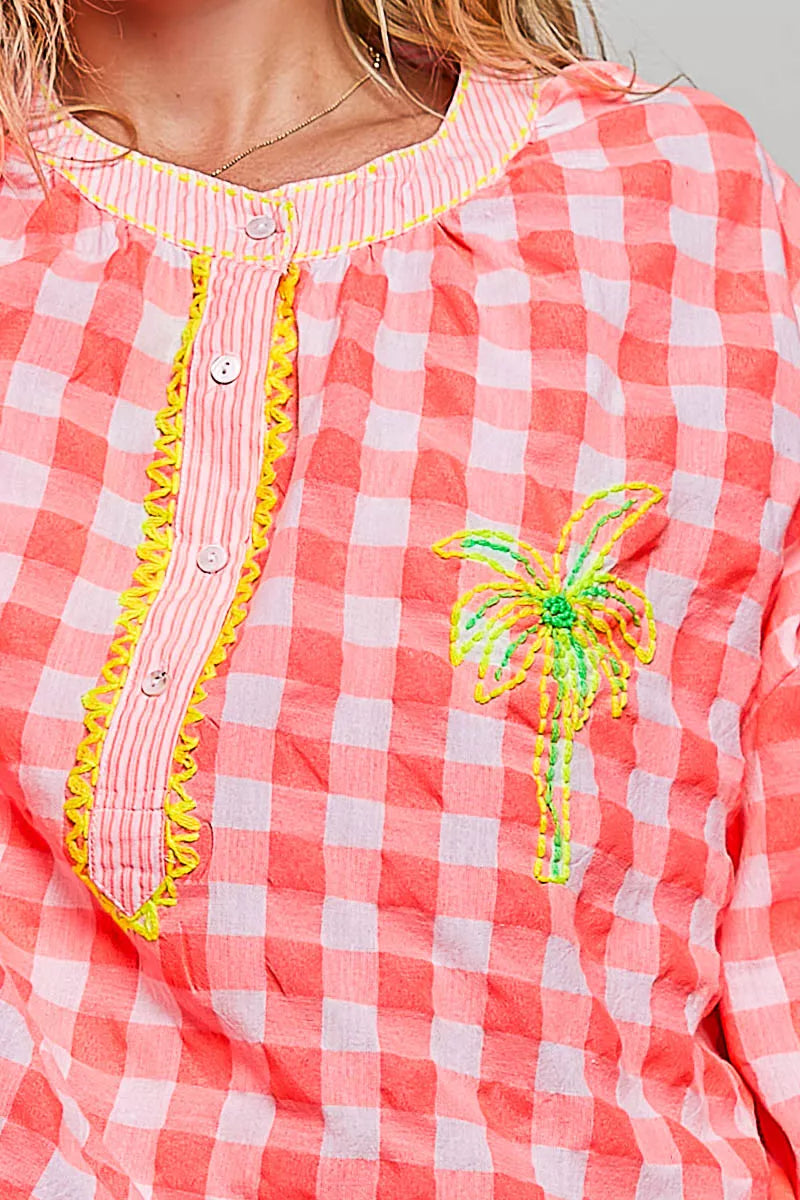 Relaxed loose fit of the lightweight cotton blouse
