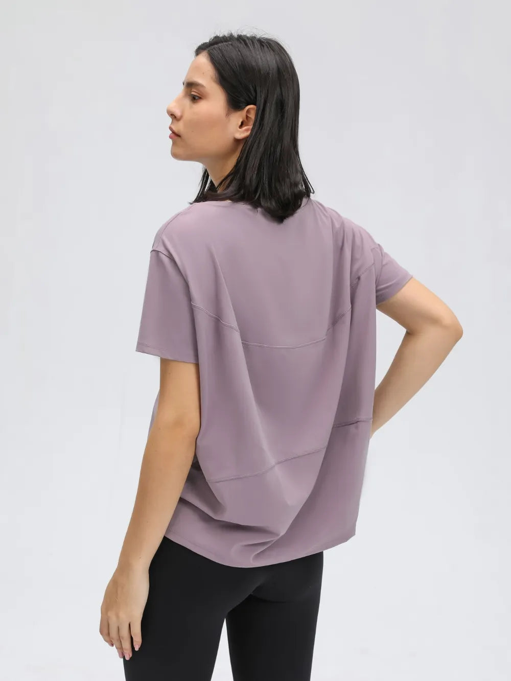 Round neck short sleeve active t-shirt look view