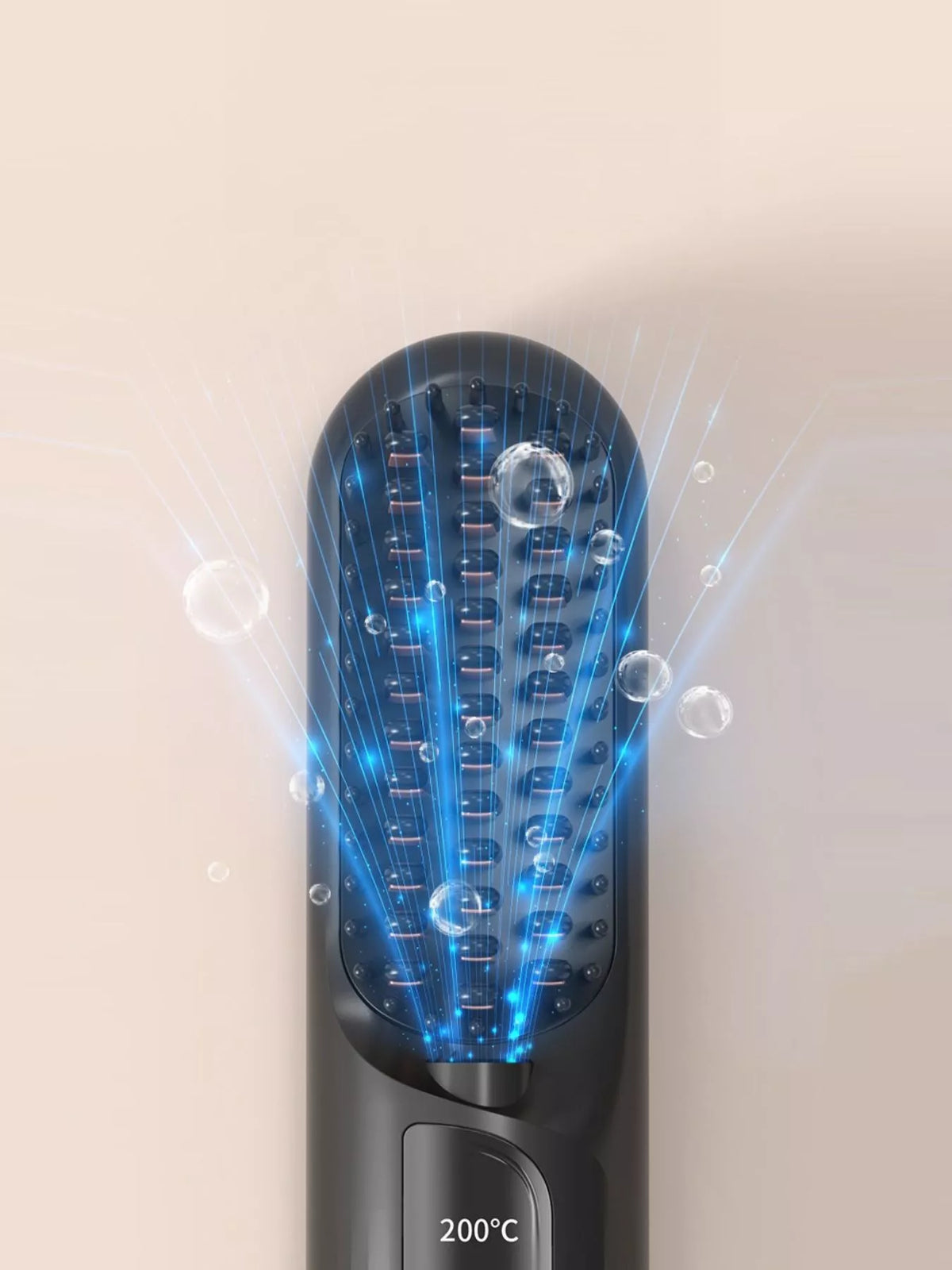 Straightening comb held in hand