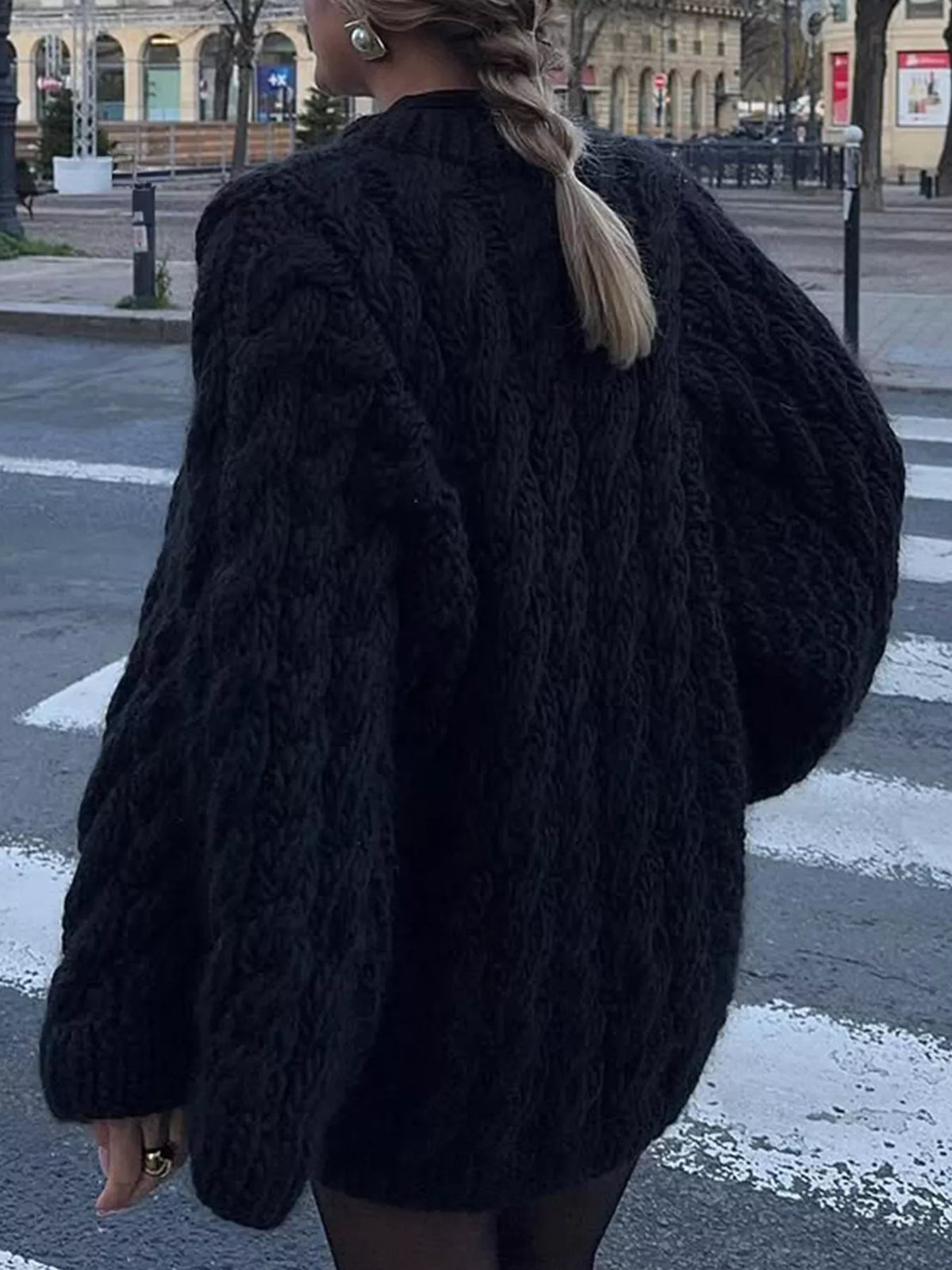 Cable knit round neck sweater, fabric texture