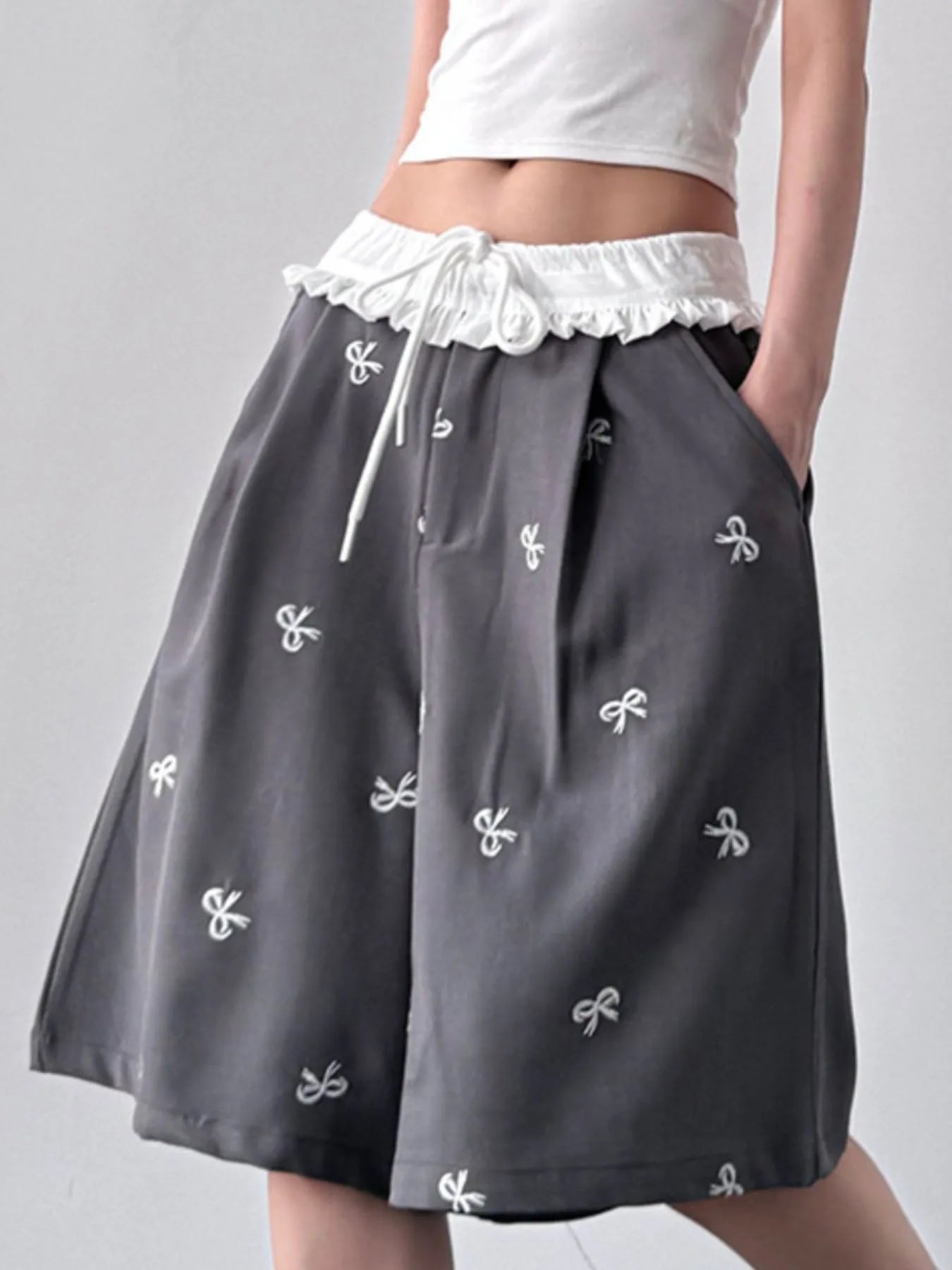 Bow Print Wide Leg Shorts with Contrast Ruffle Waistband - Fashorio