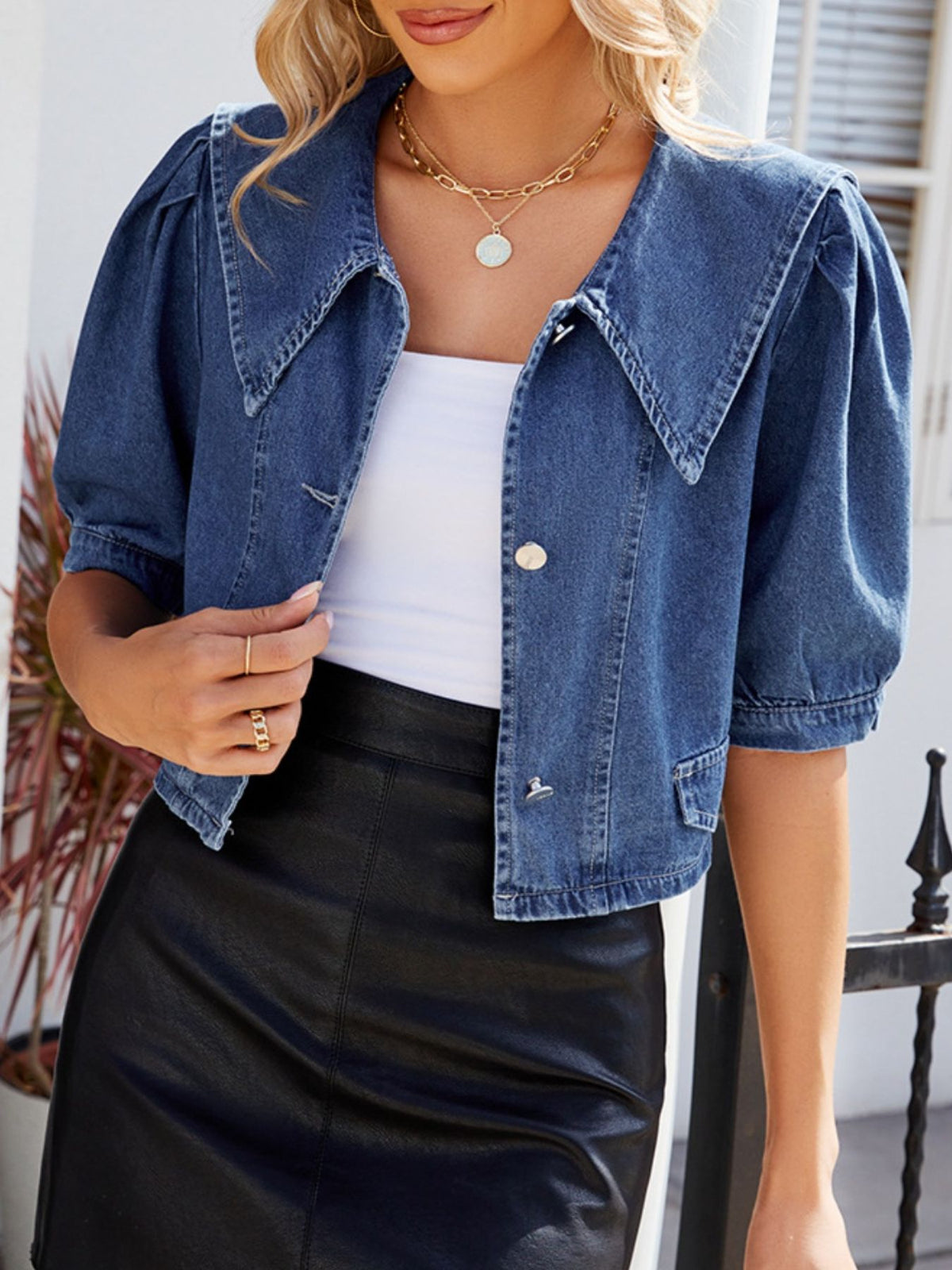 Side view showing the cropped length of the top