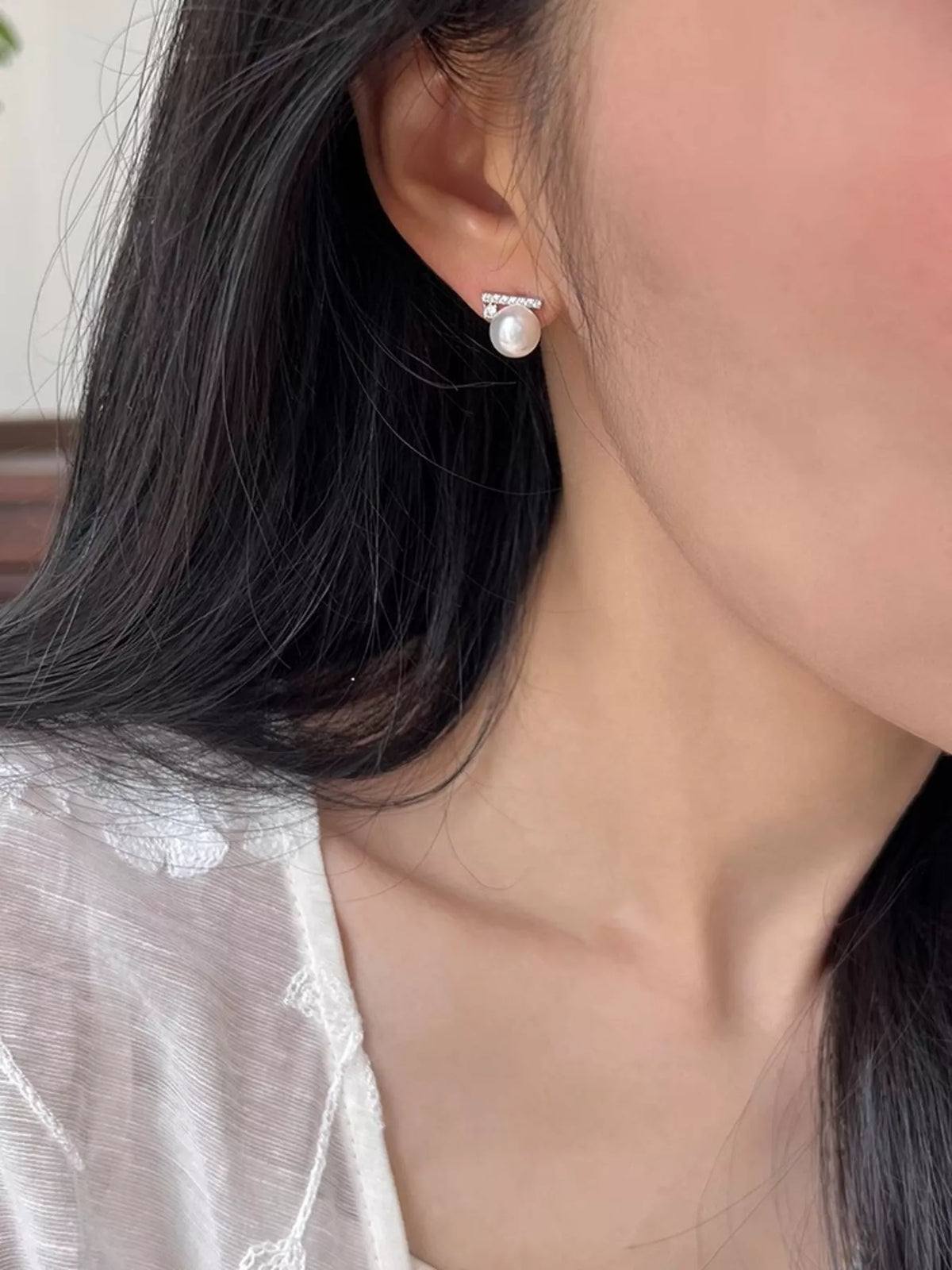 zircon pearl stud earrings clasp detail