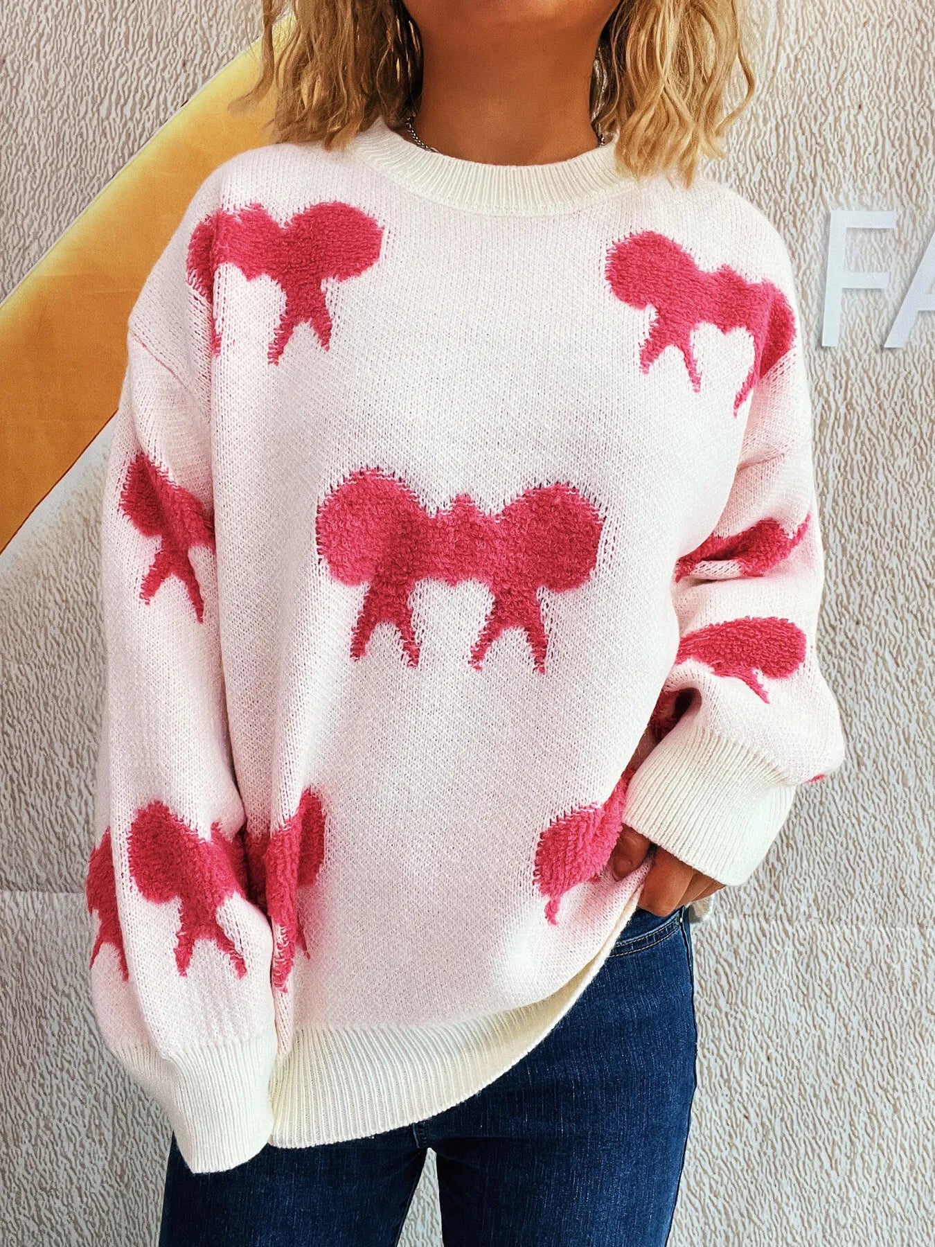 Bow Pattern Round Neck Sweater - Fashorio
