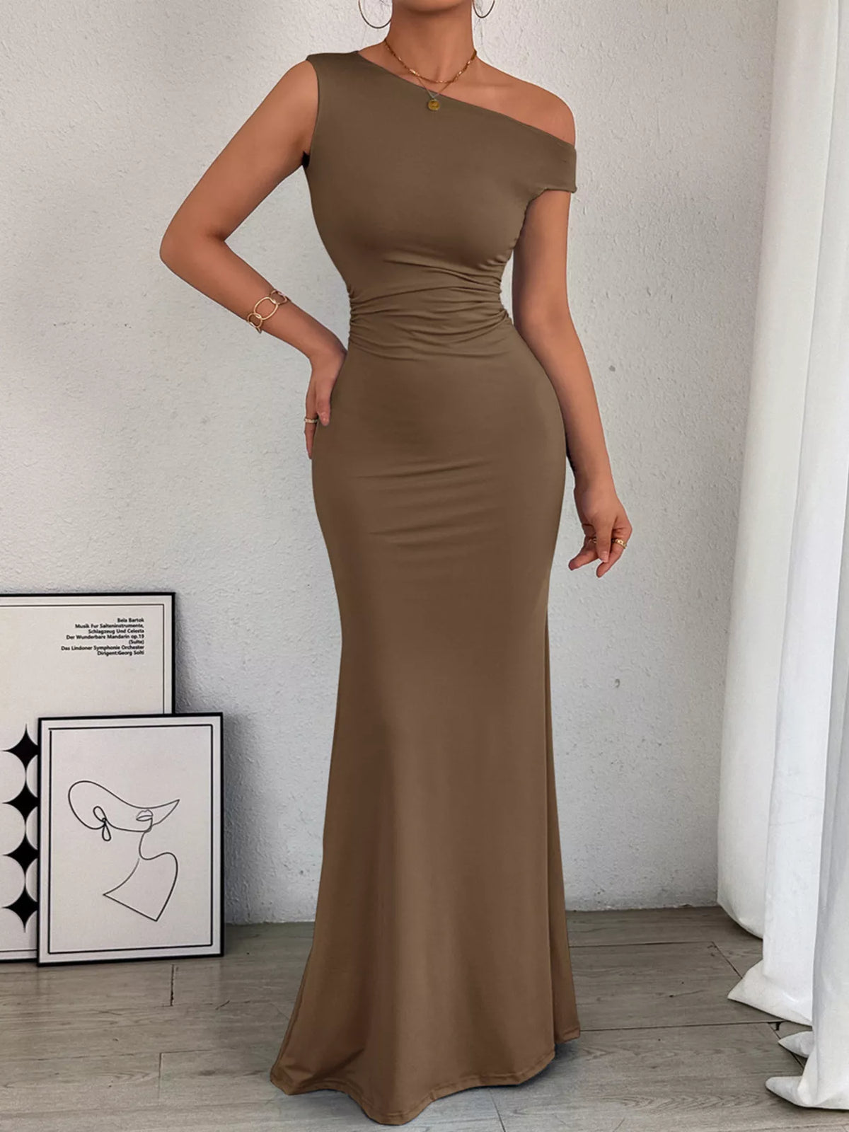 Fabric stretch and ruching detail
