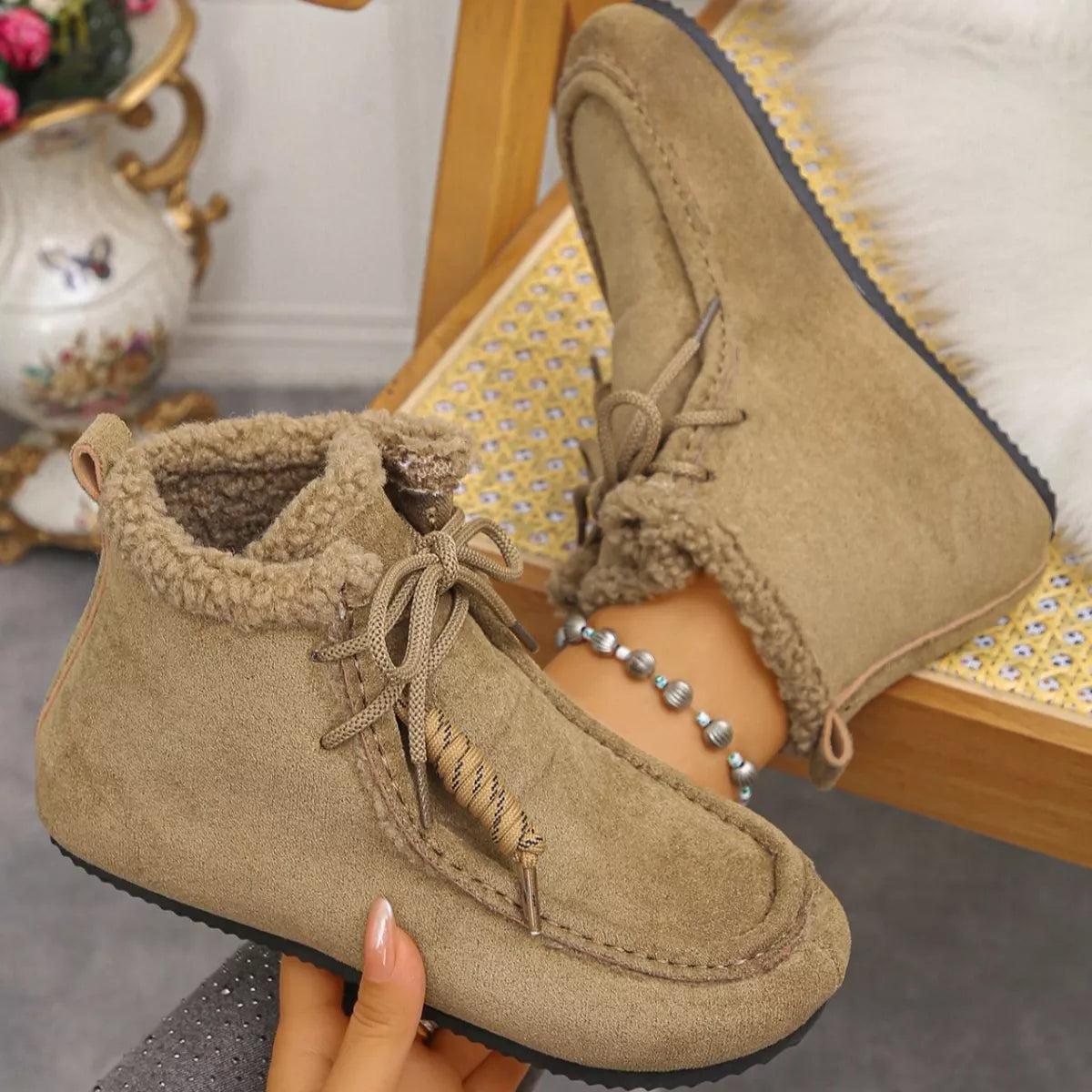 Plush lined ankle boots upper texture detail