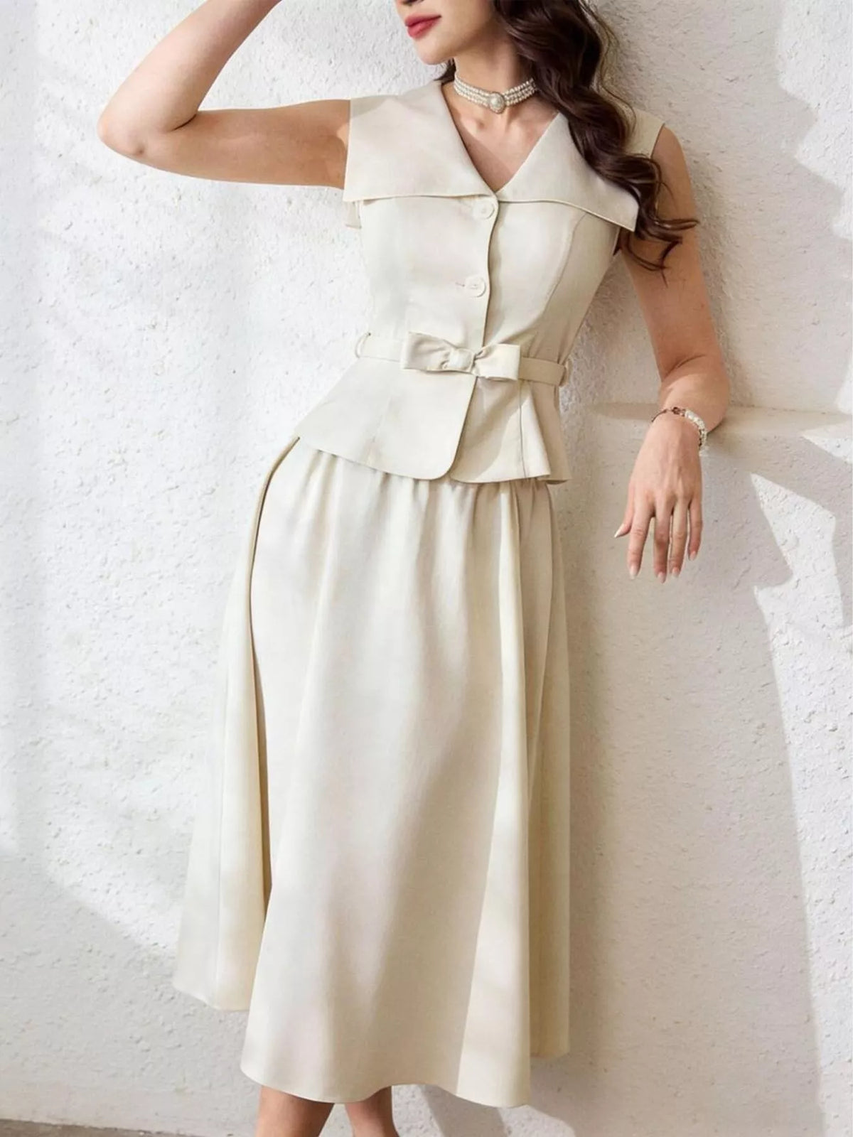 Sleeveless bow top detail