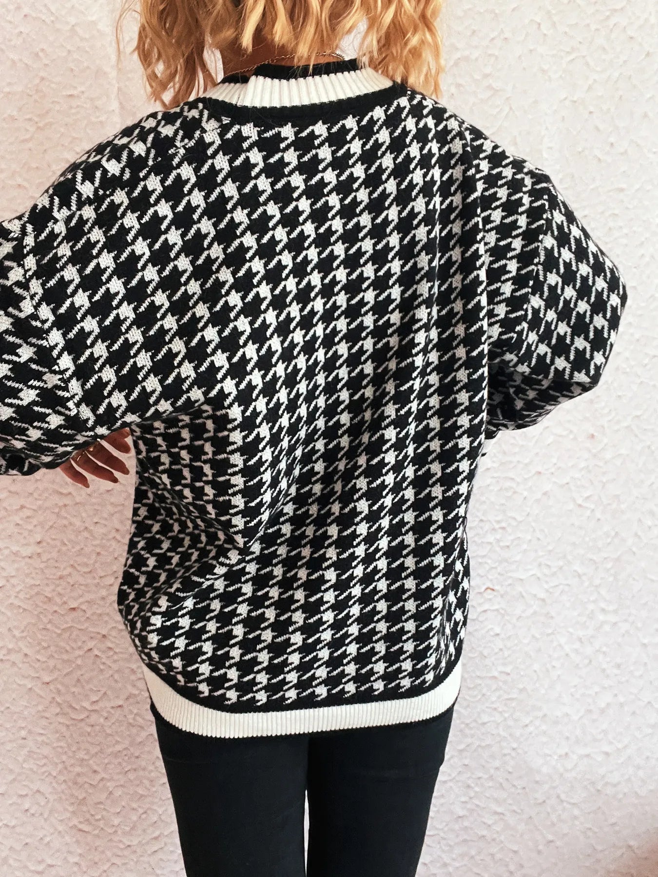 Houndstooth Pattern V-Neck Button-Up Cardigan - Fashorio