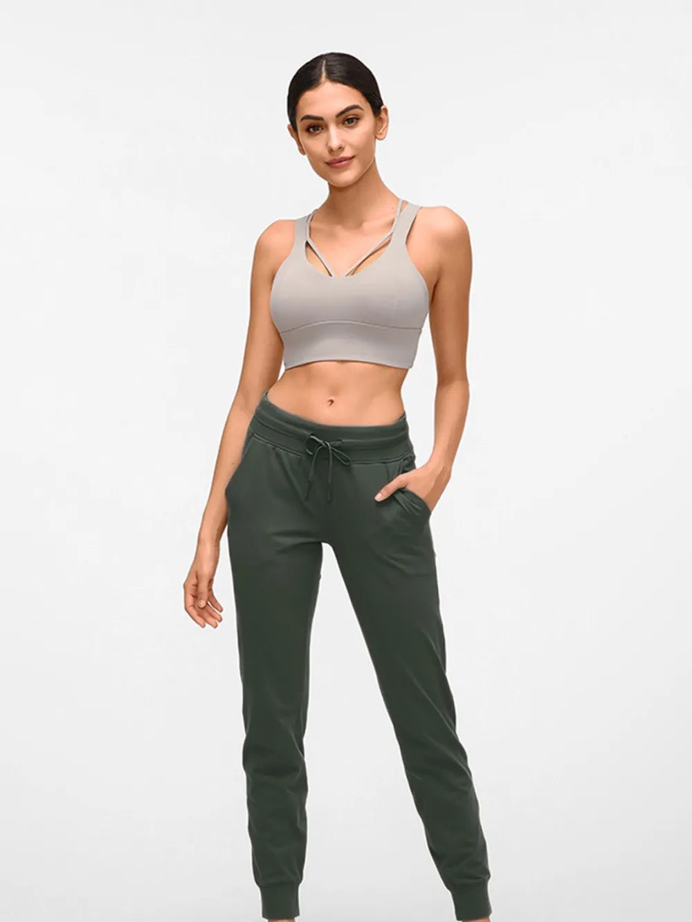 Tied joggers with pockets, sleeve detail