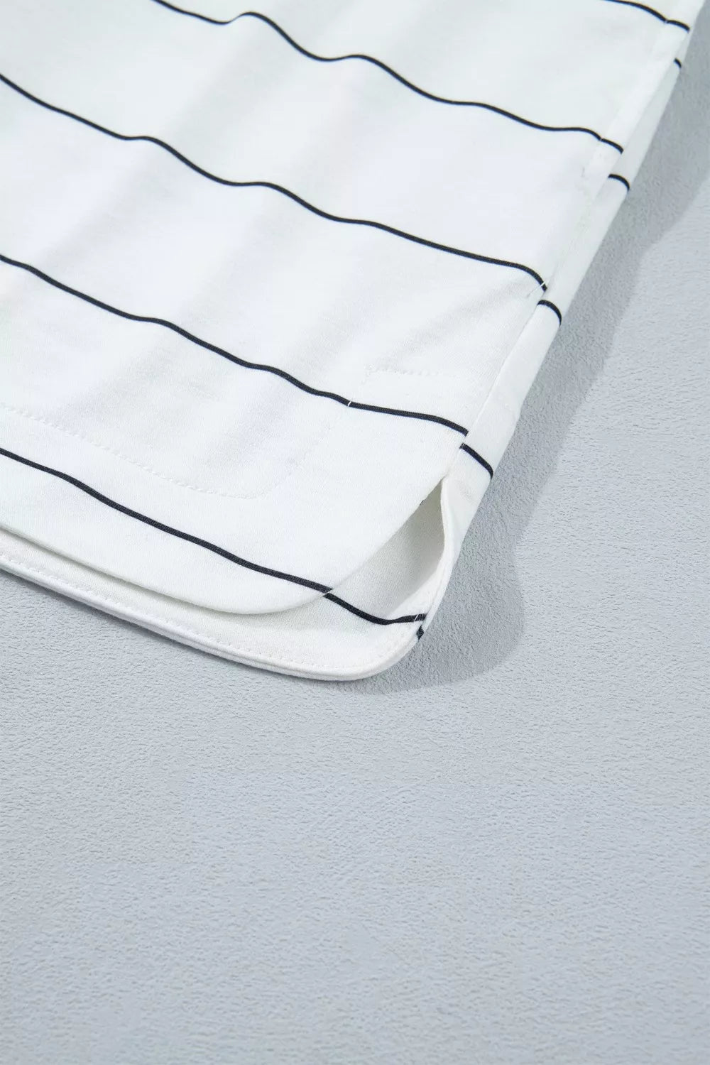 Stripe half sleeve tee and drawstring shorts coordinated detail