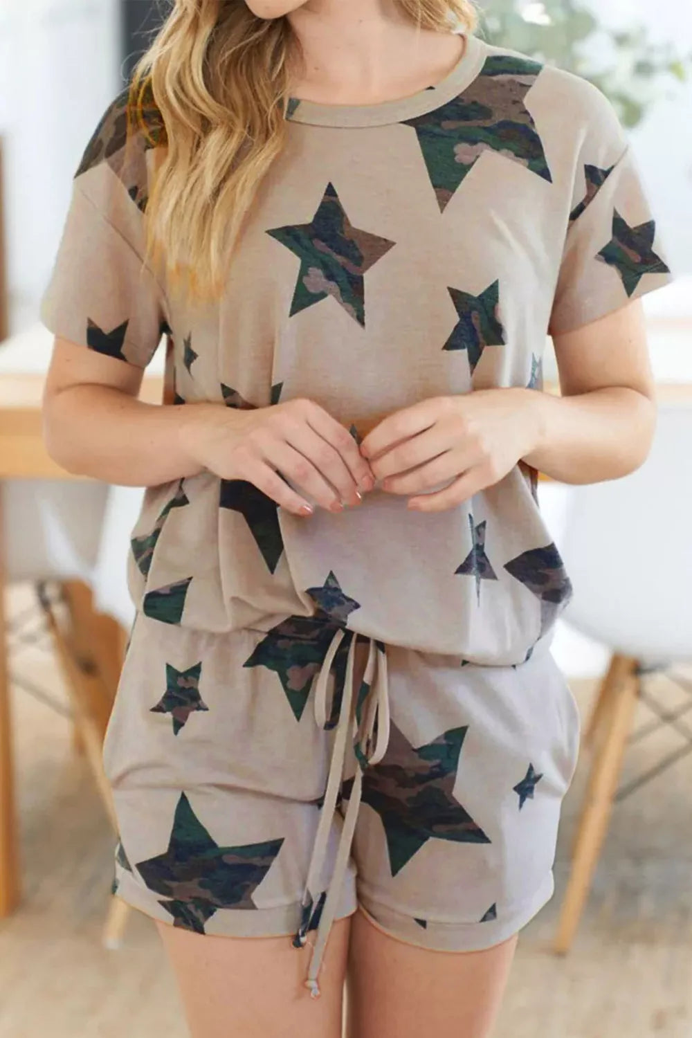 Camo print short sleeve tee detail