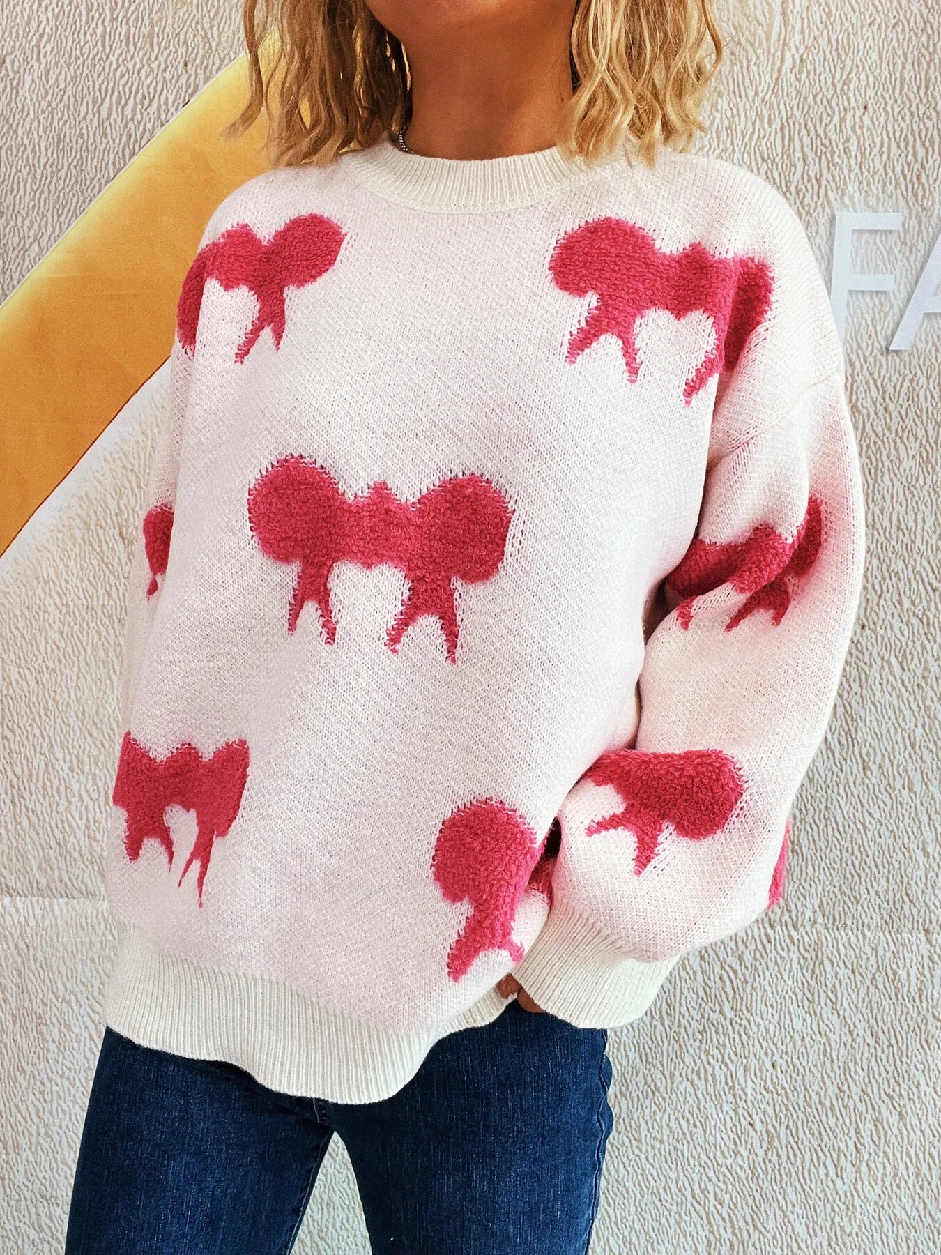 Bow Pattern Round Neck Sweater - Fashorio
