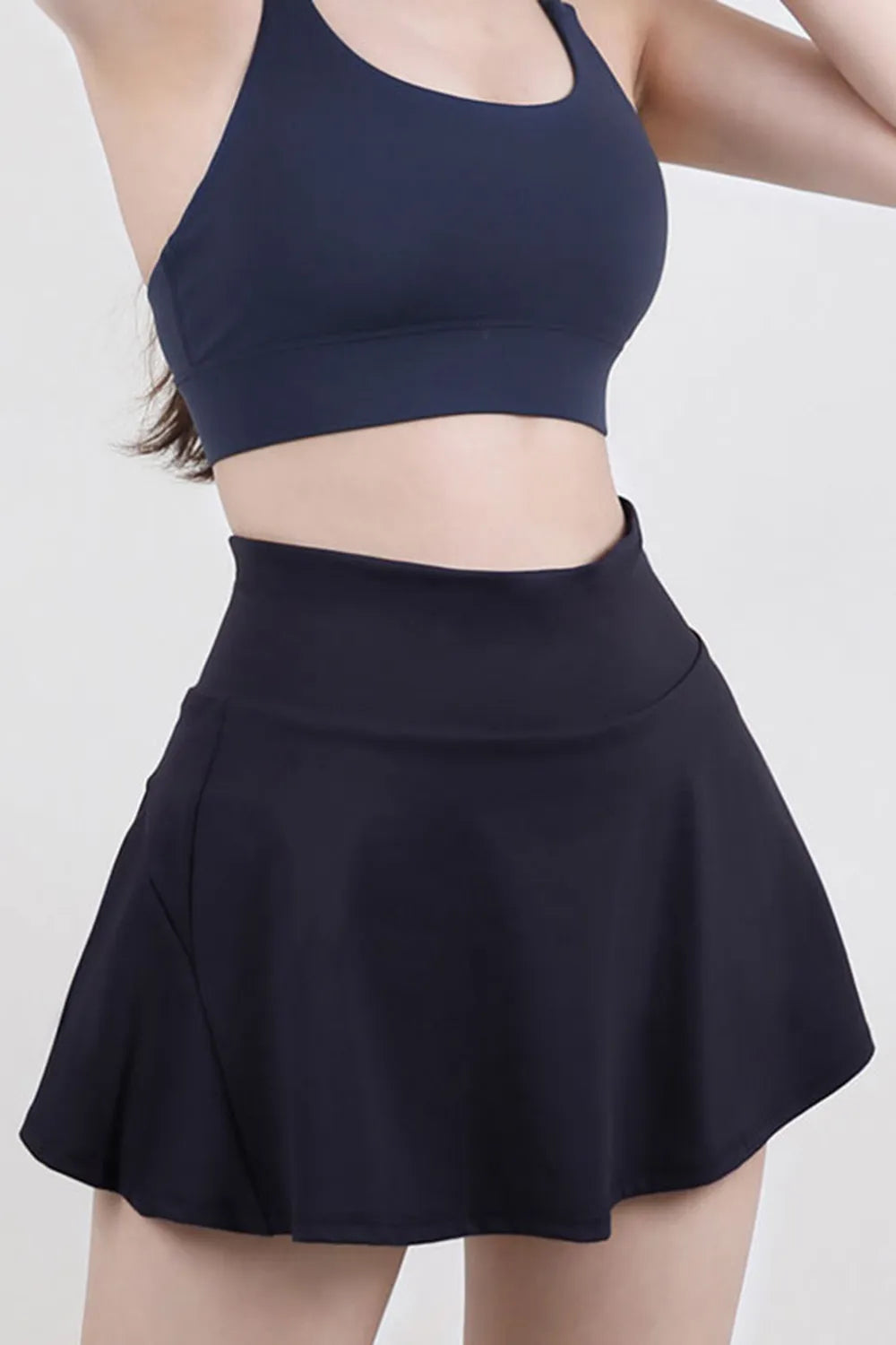 High waist pleated active skirt model wearing