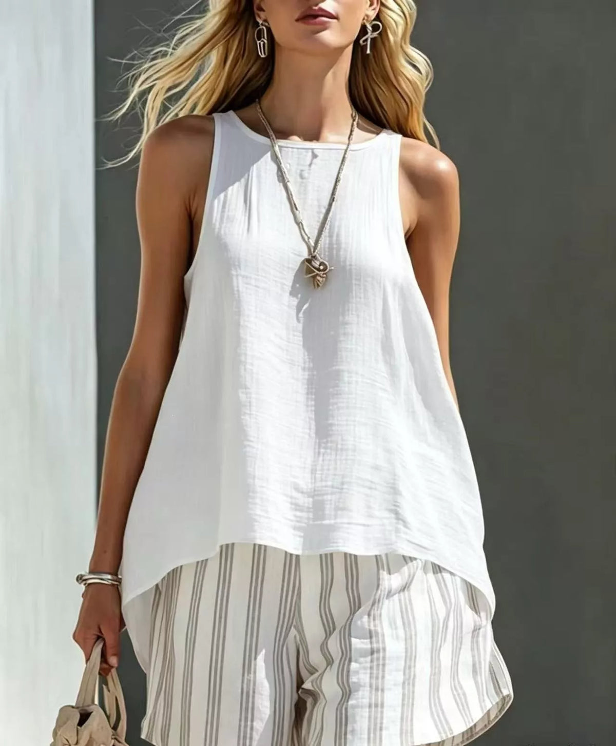 Round neck tank detail close up