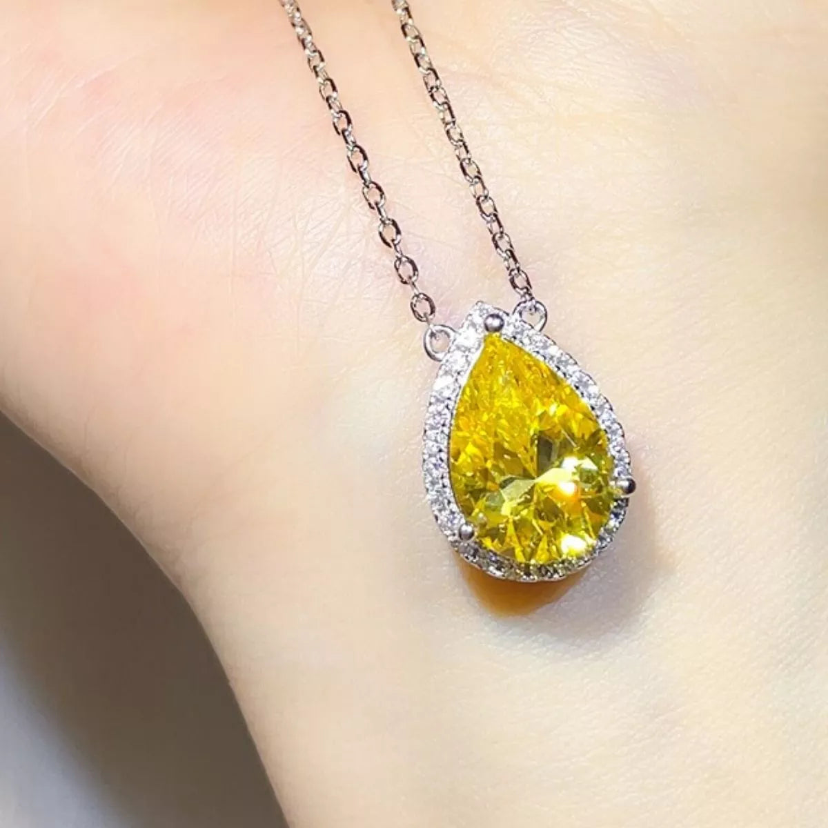 925 sterling silver chain and pendant detail