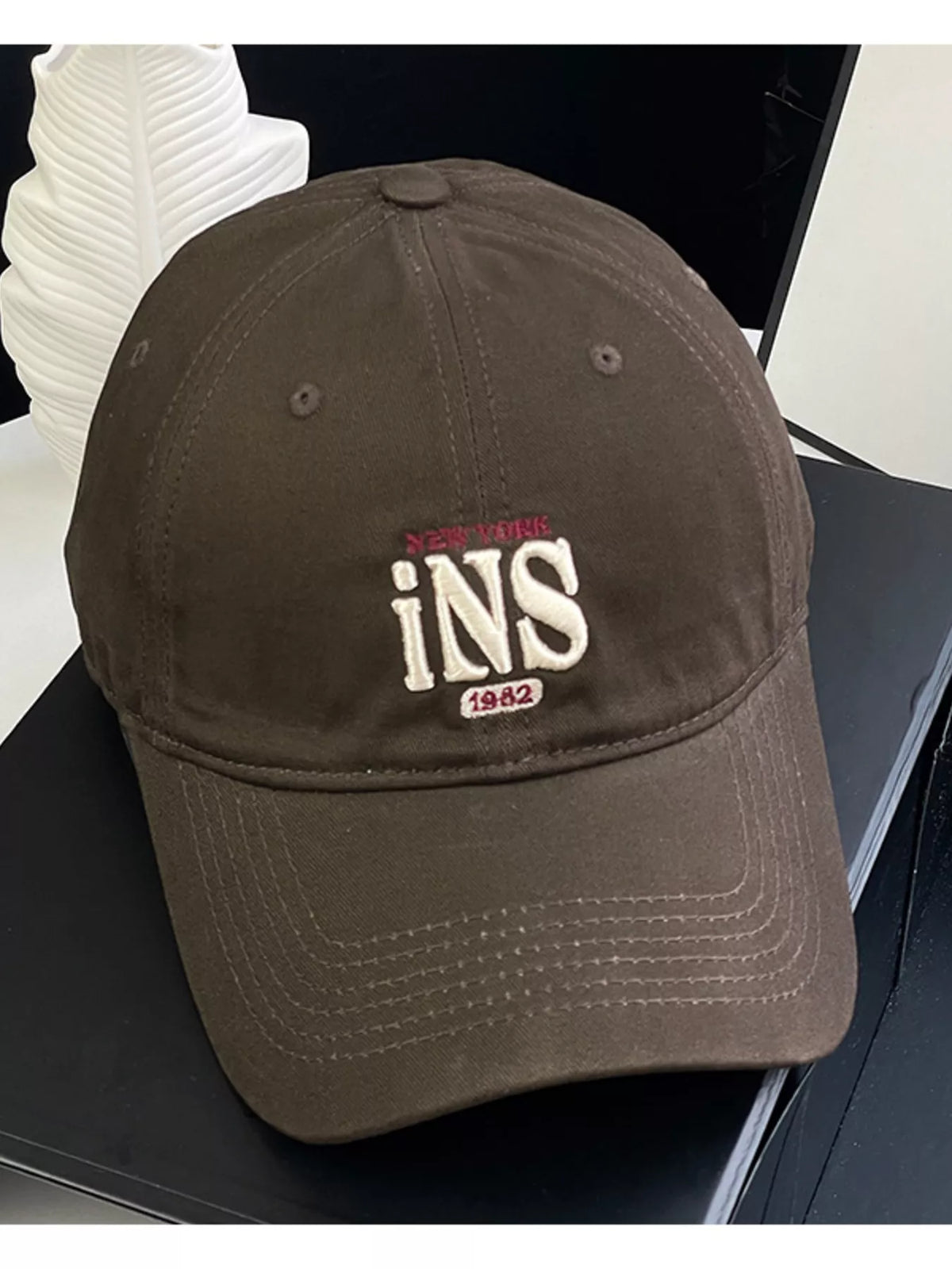 Full color range of the embroidered cotton baseball cap