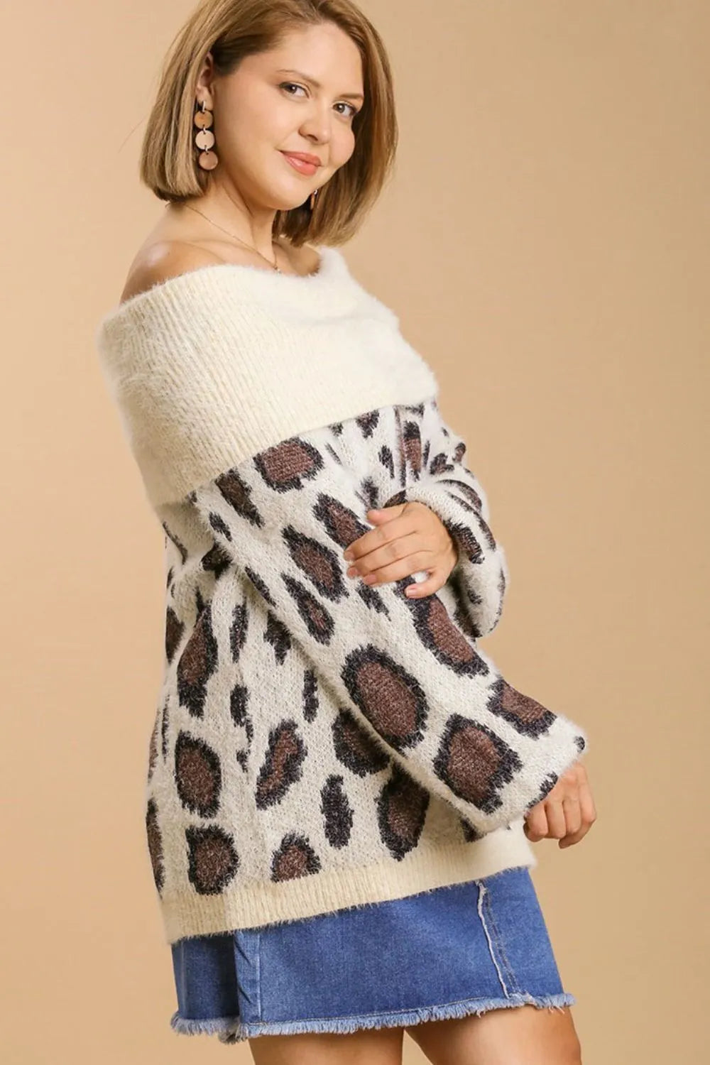 Leopard Off Shoulder Long Sleeve Sweater Plus Size in Cream detail