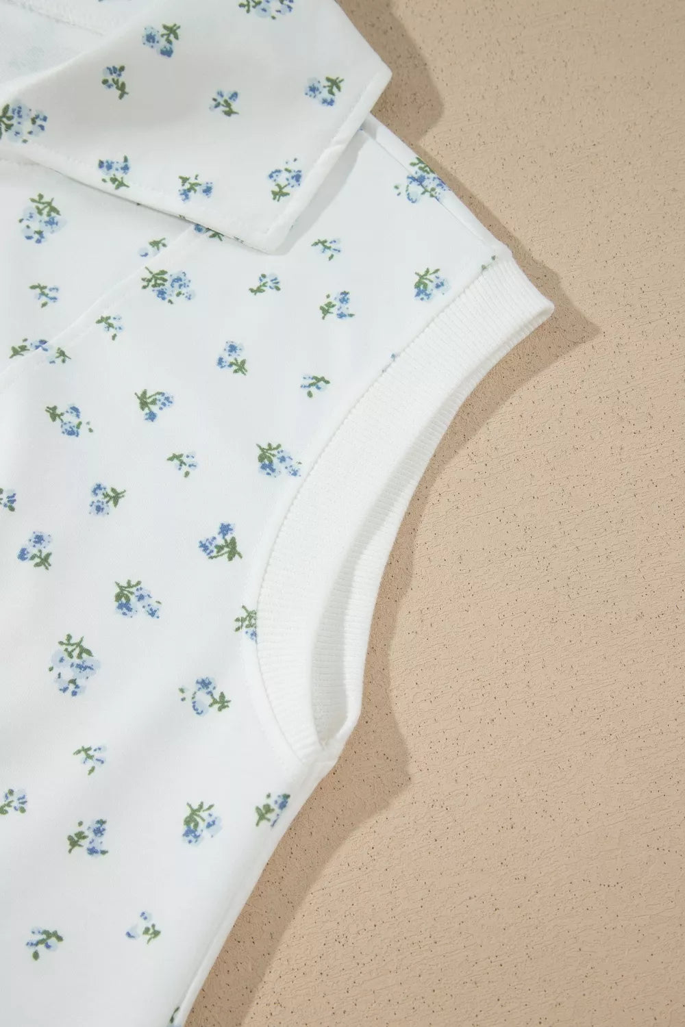 Half zip detail close up