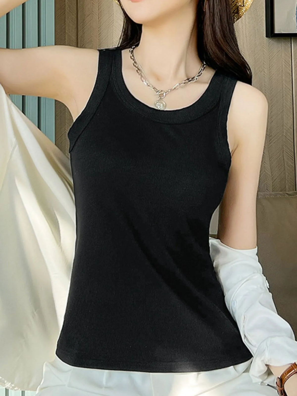 Sleeveless ribbed tank top in light gray
