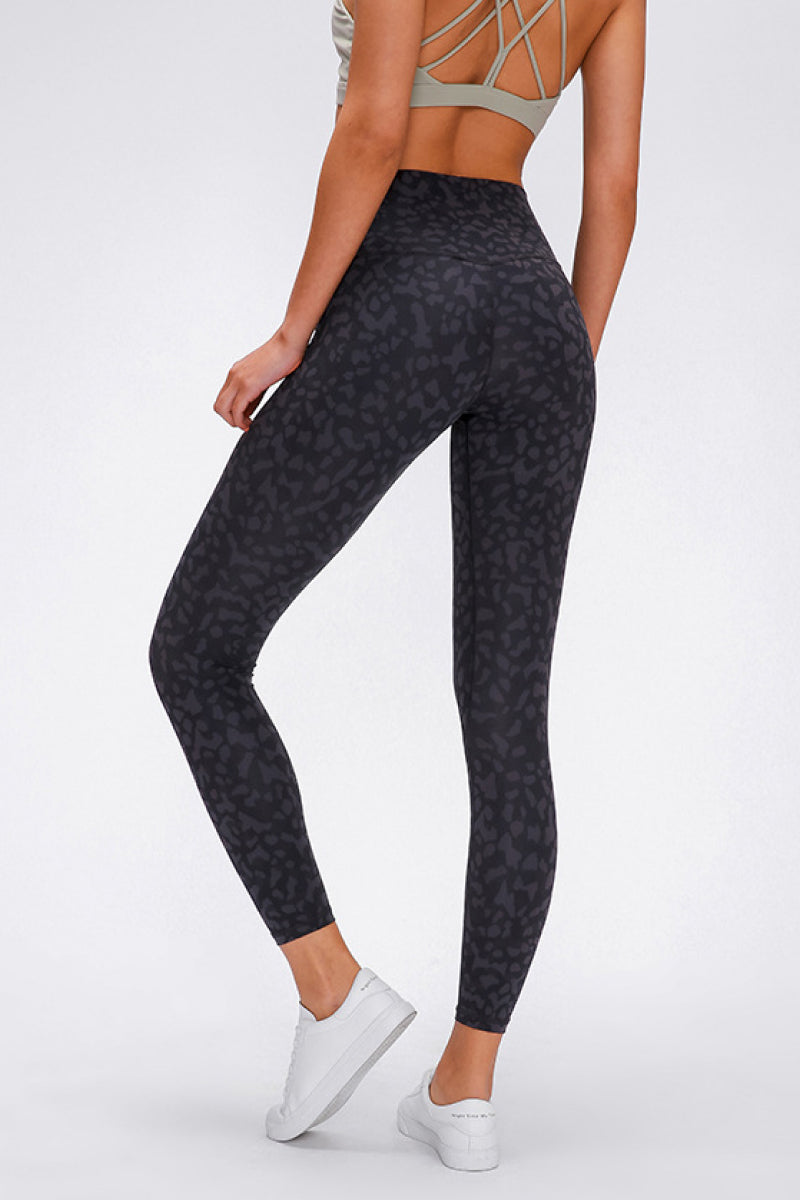 seamless wide band sports leggings front view