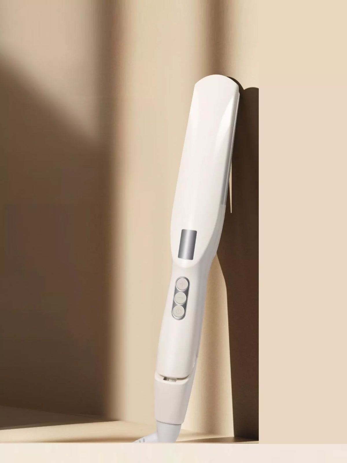 Cordless straightener heated plates close up