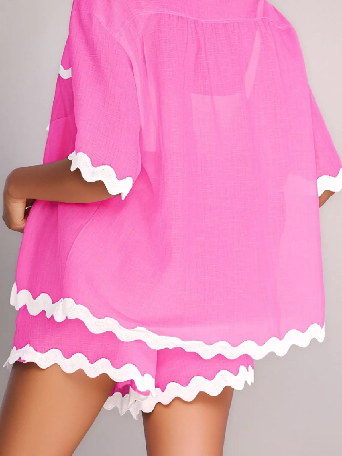 Contrast scalloped trim shirt detail