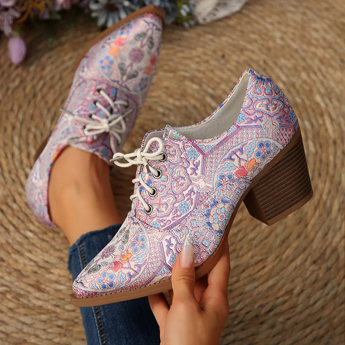 Point toe ankle boots heel detail