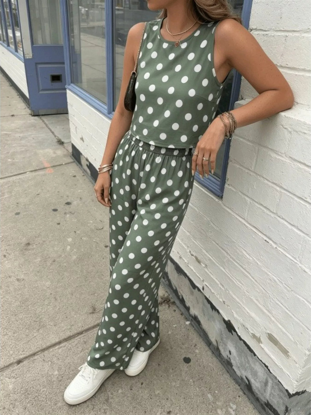 Wide leg pants flowing silhouette