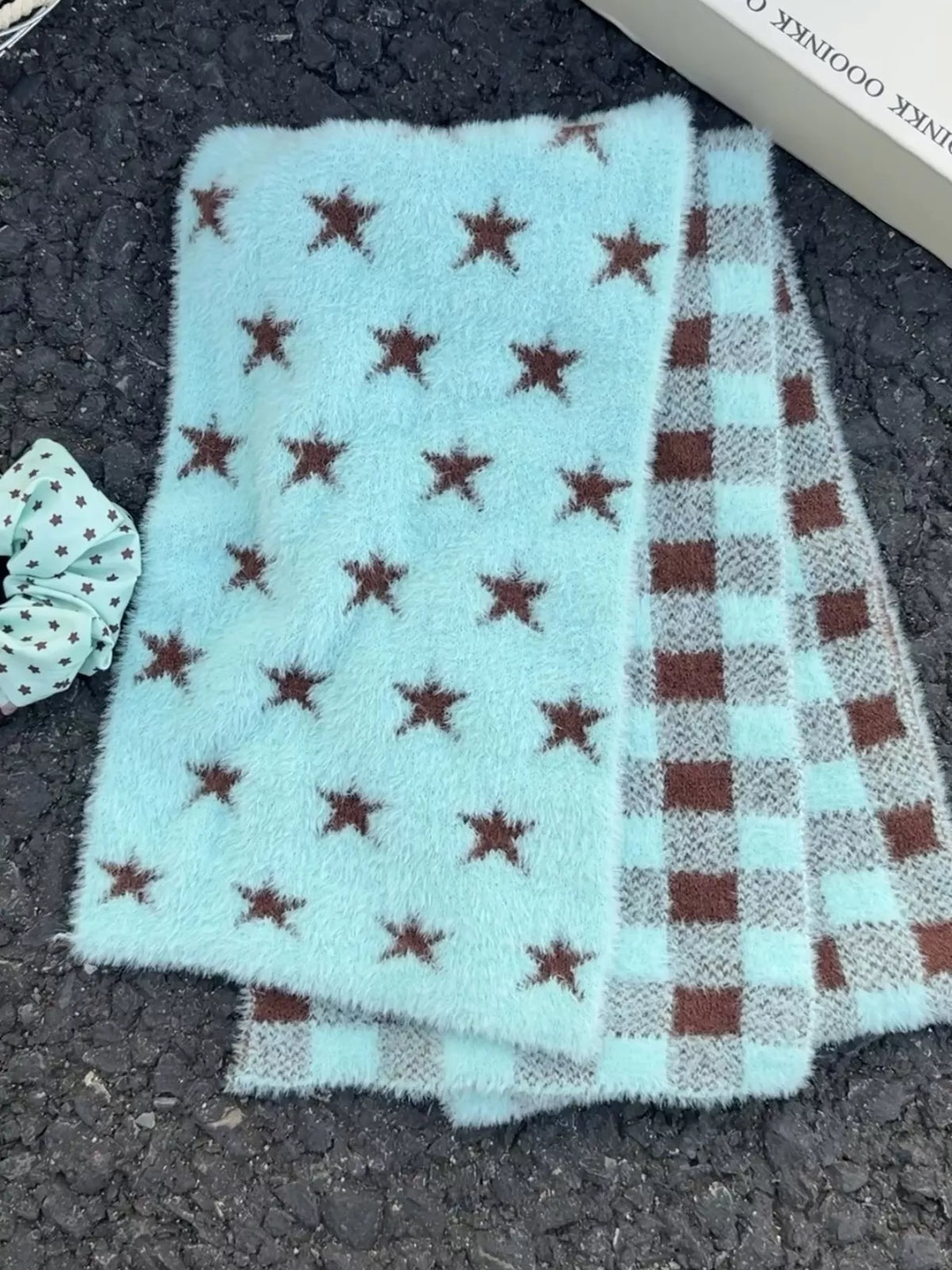 Plush star scarf around the neck