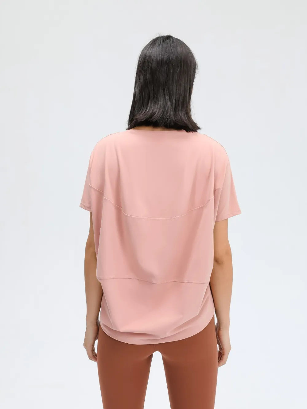 Round neck short sleeve active t-shirt waist detail