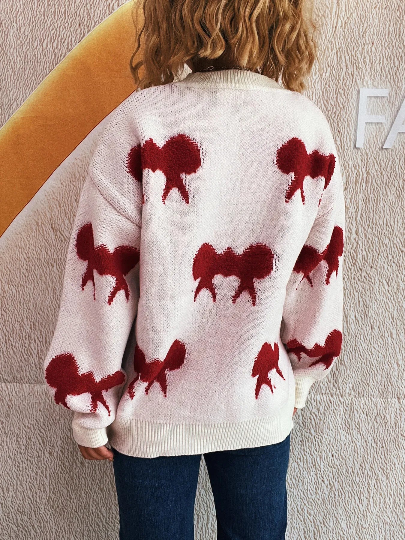 Bow Pattern Round Neck Sweater - Fashorio