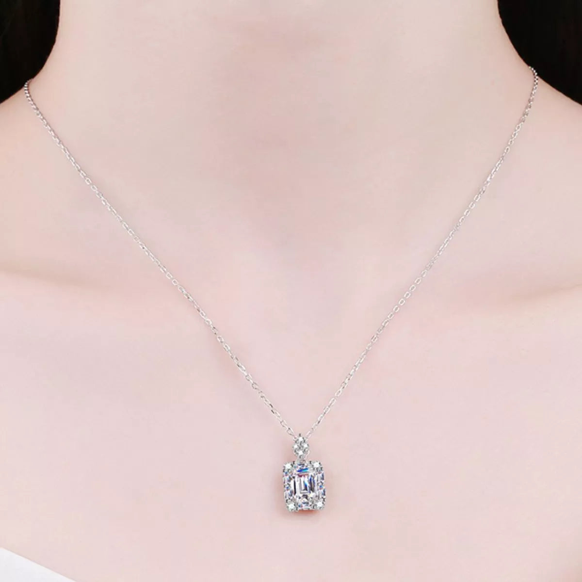 Close up of the halo setting around the moissanite centre stone